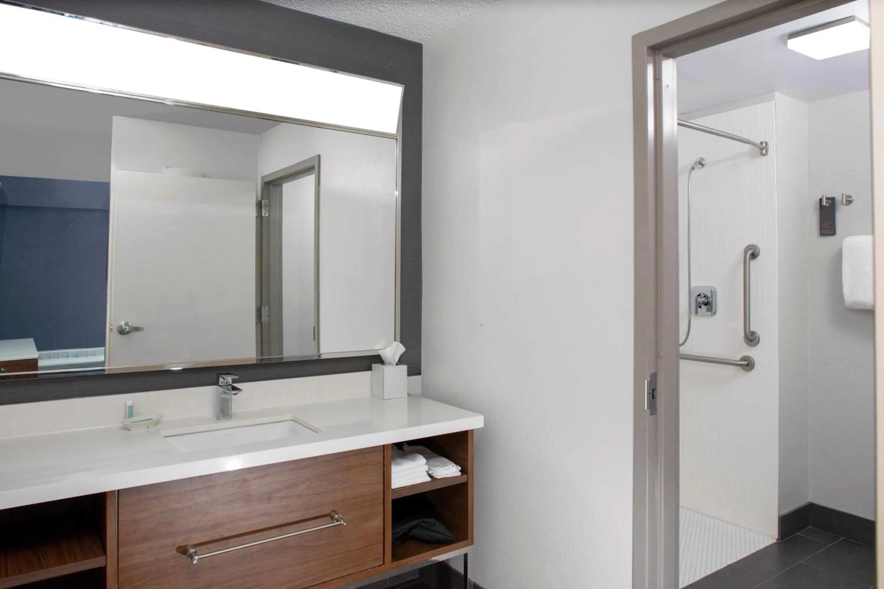 acessibility in Courtyard by Marriott Richmond Northwest