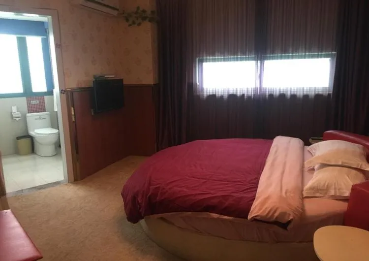 Bed in Thank Inn Chain Hotel Jiangsu Suzhou Wujiang Pedestrian Street