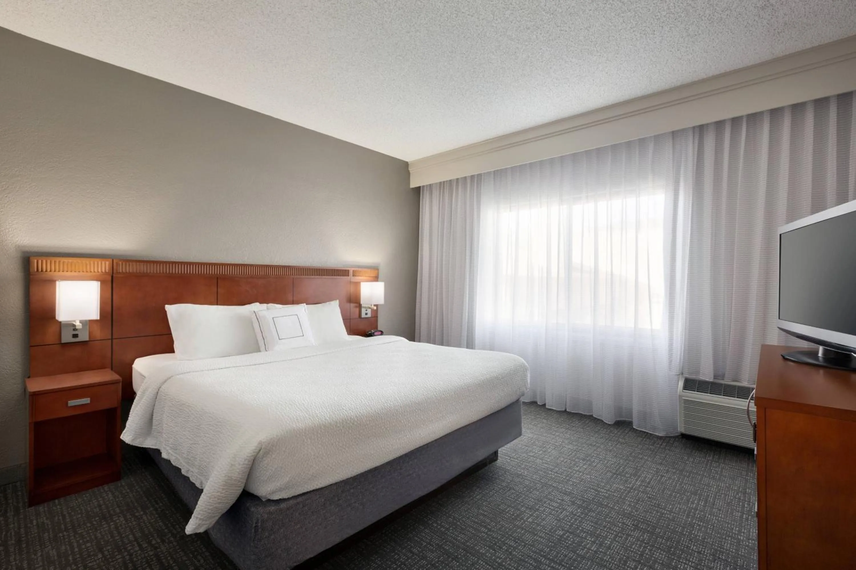 Photo of the whole room, Bed in Courtyard by Marriott Fort Myers Cape Coral