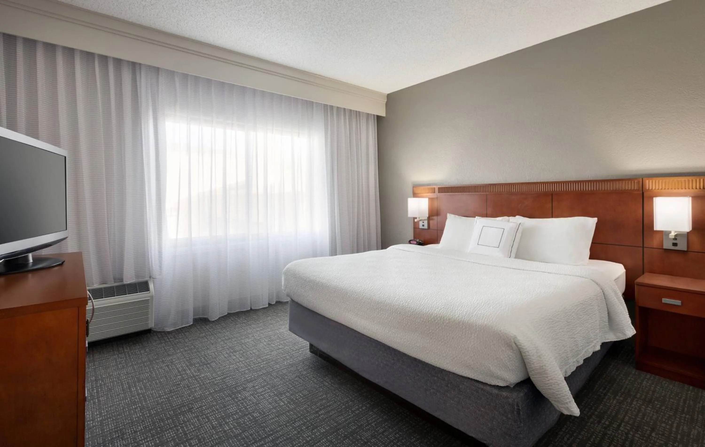 Bed in Courtyard by Marriott Fort Myers Cape Coral