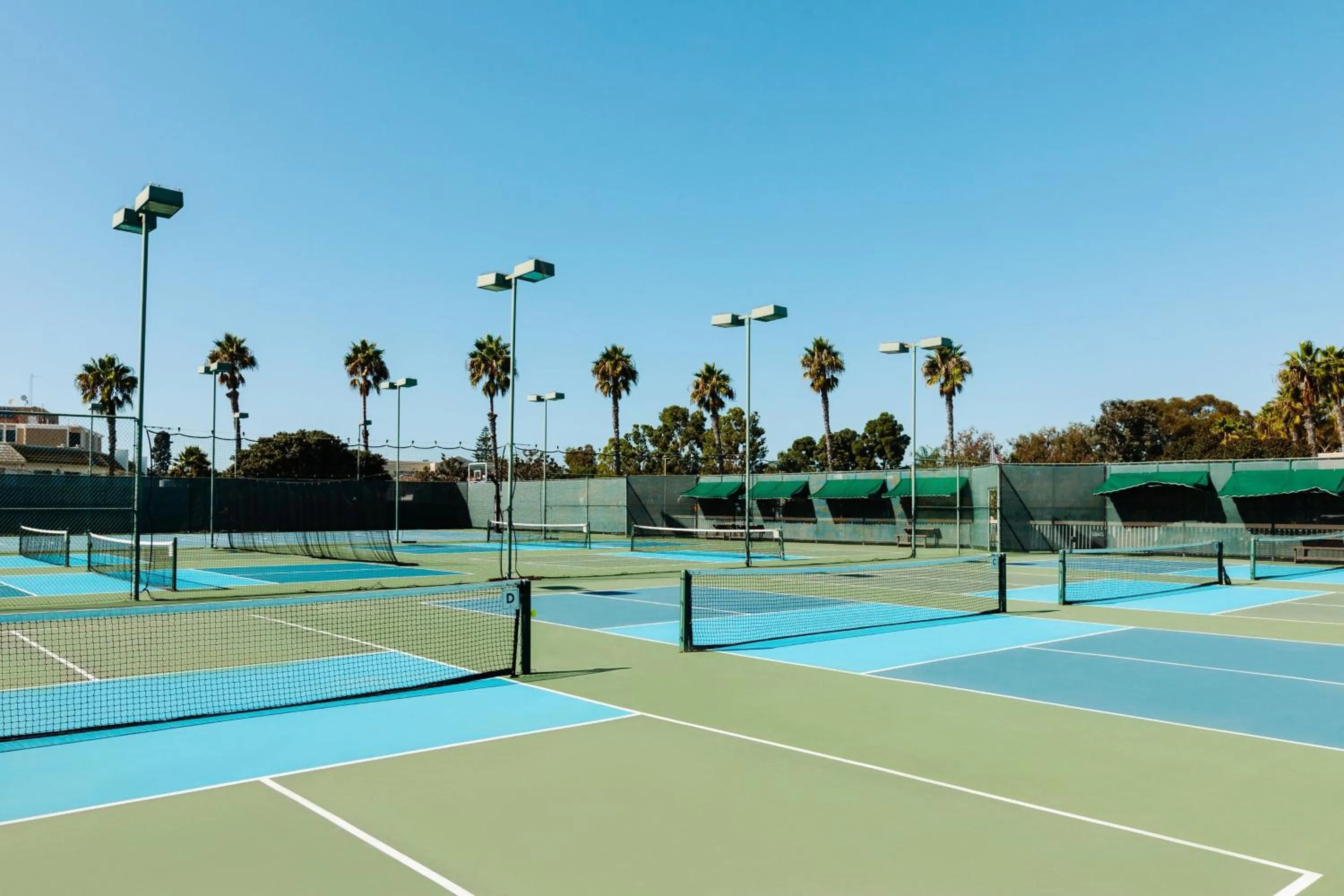 Tennis court in Coronado Island Marriott Resort & Spa