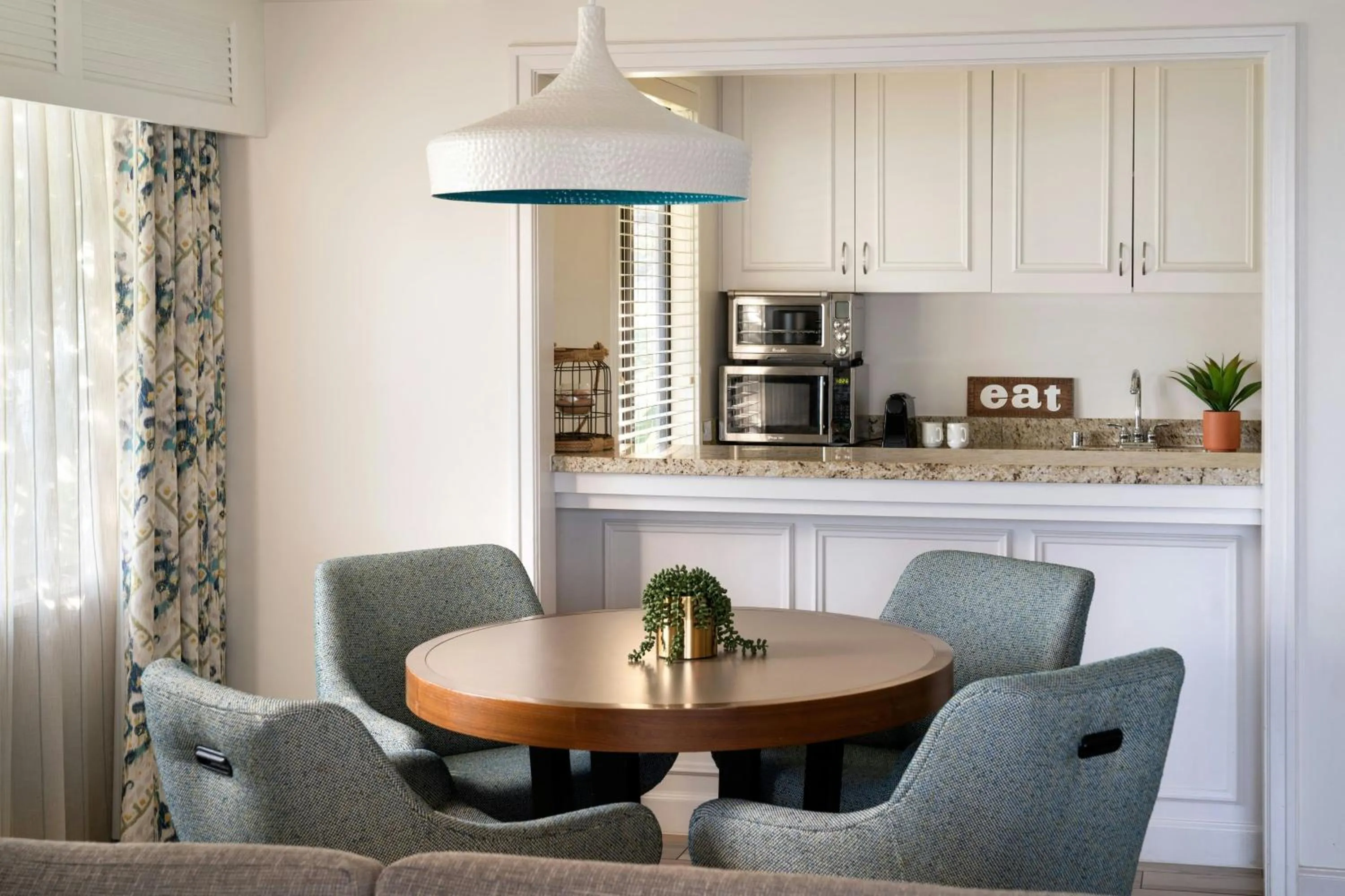 Kitchen or kitchenette in Coronado Island Marriott Resort & Spa