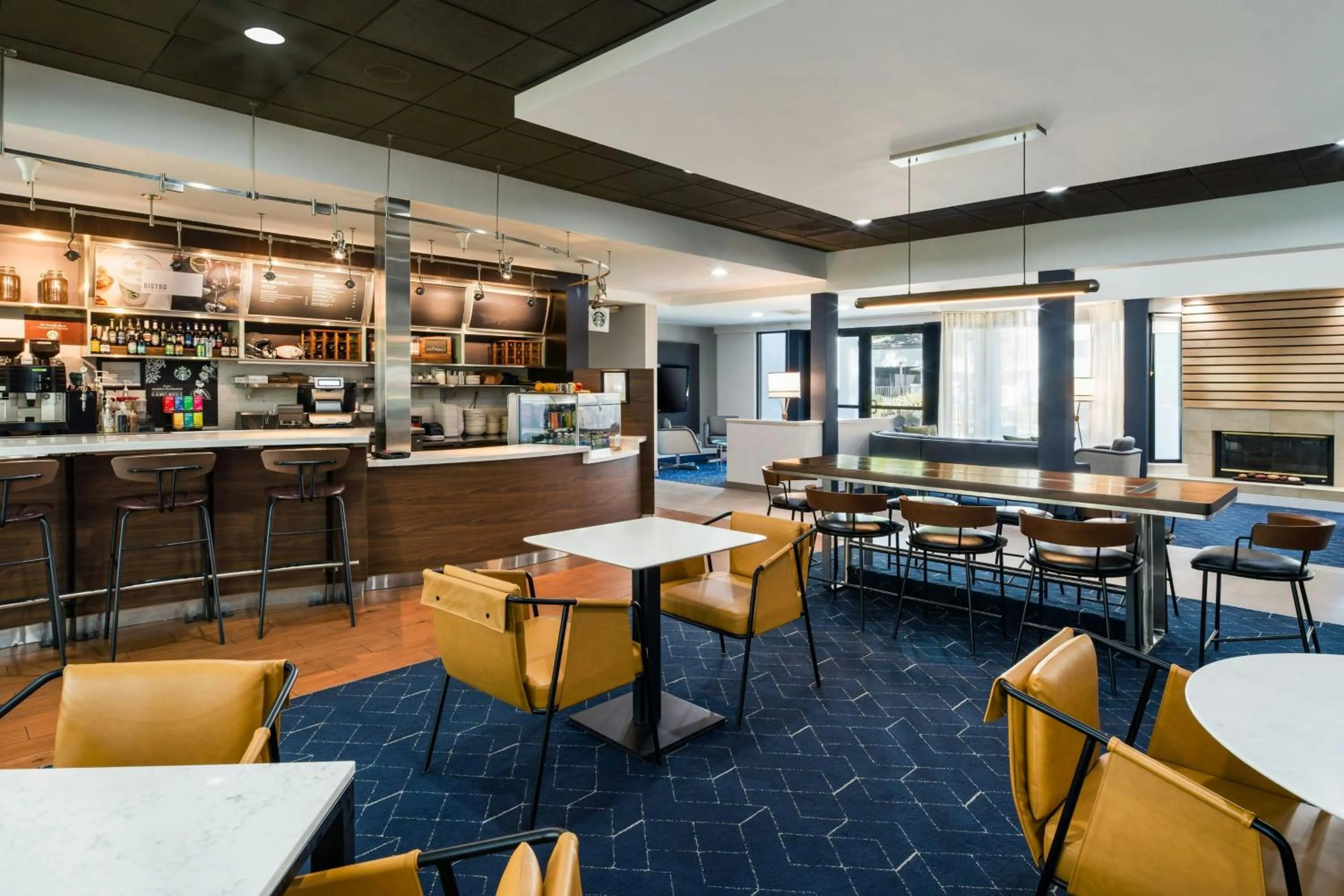 Lounge or bar in Courtyard Sacramento Airport Natomas