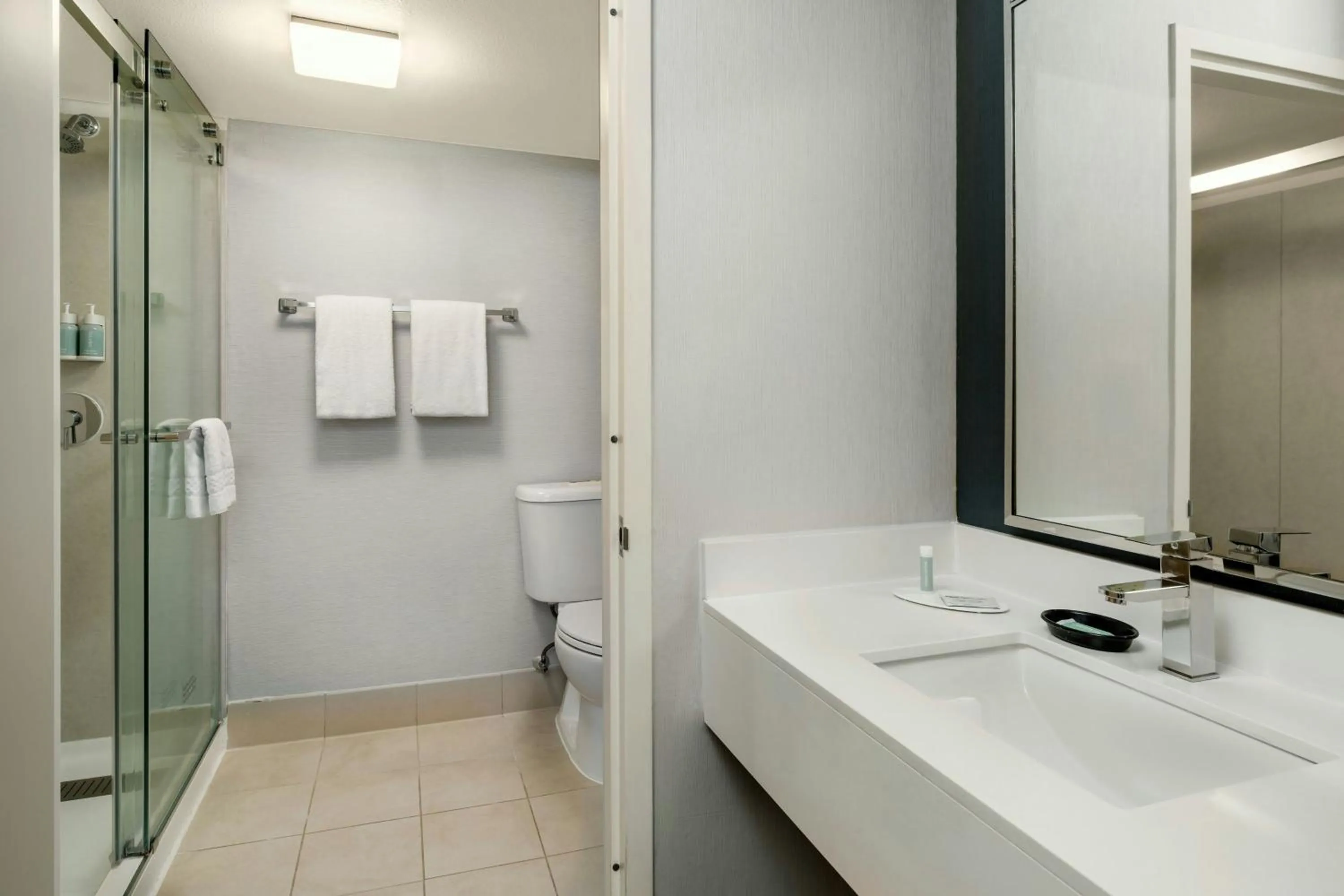 Bathroom in Courtyard Sacramento Airport Natomas