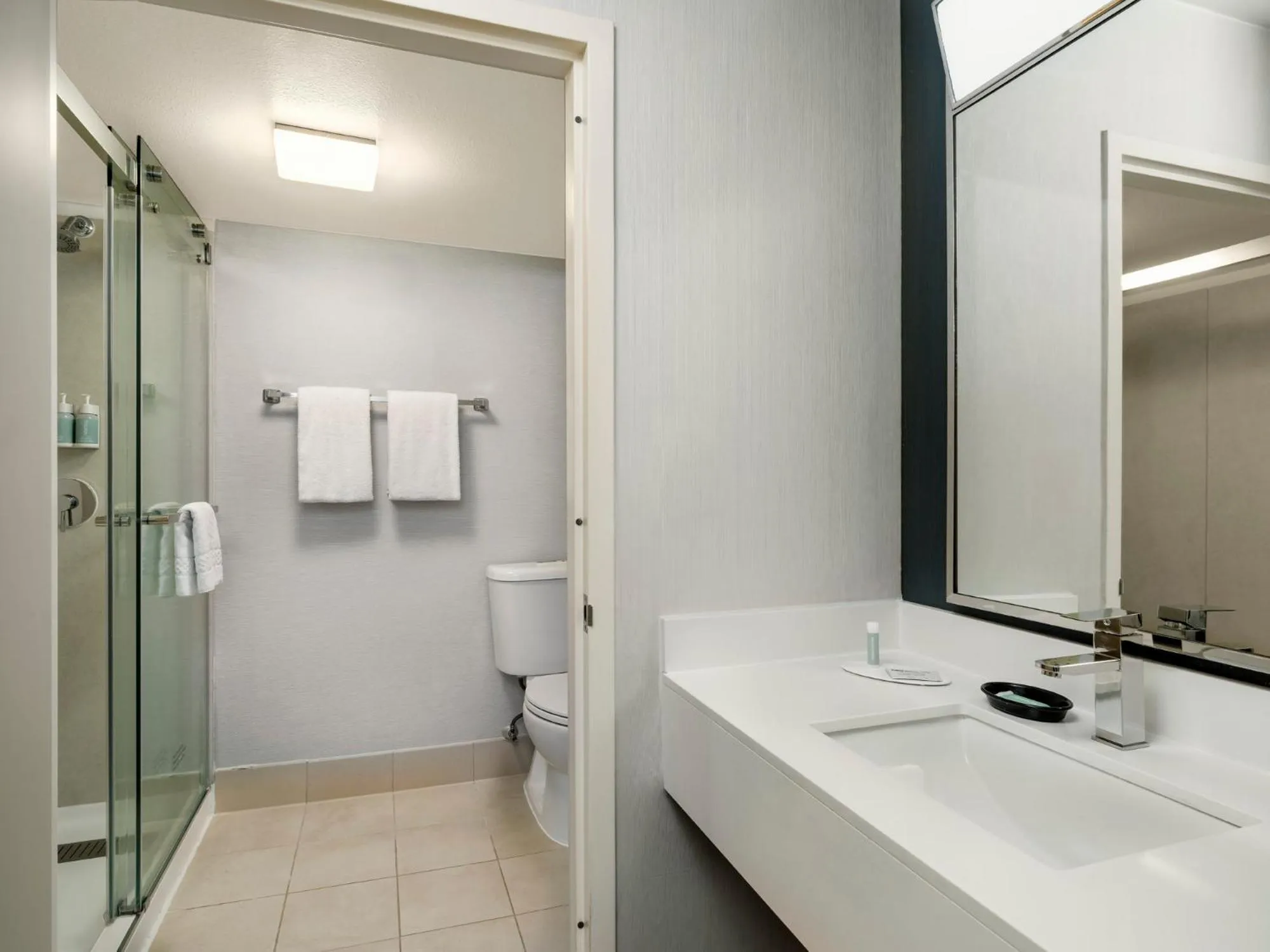 Bathroom in Courtyard Sacramento Airport Natomas