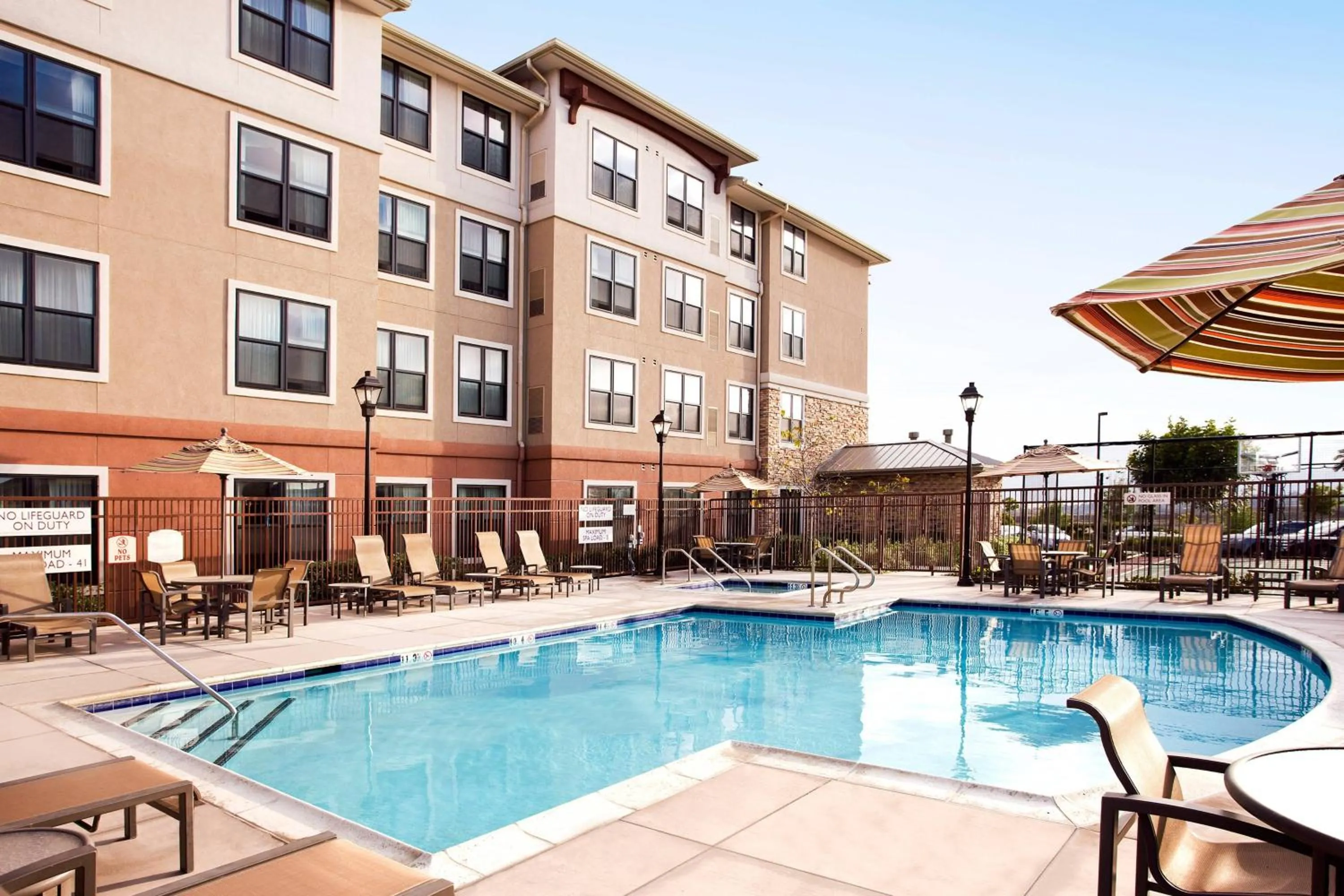 Swimming pool in Residence Inn San Diego Oceanside