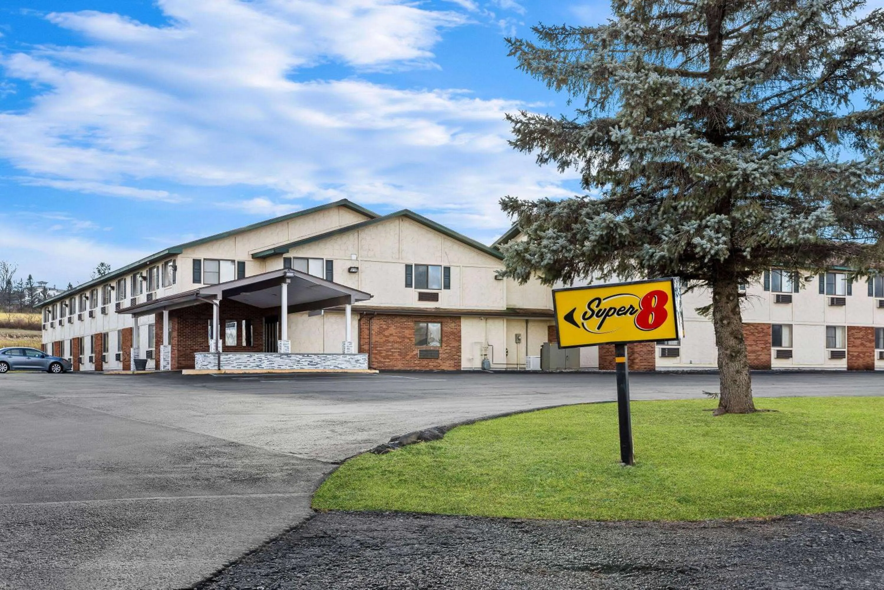 Property building in Super 8 by Wyndham Amsterdam