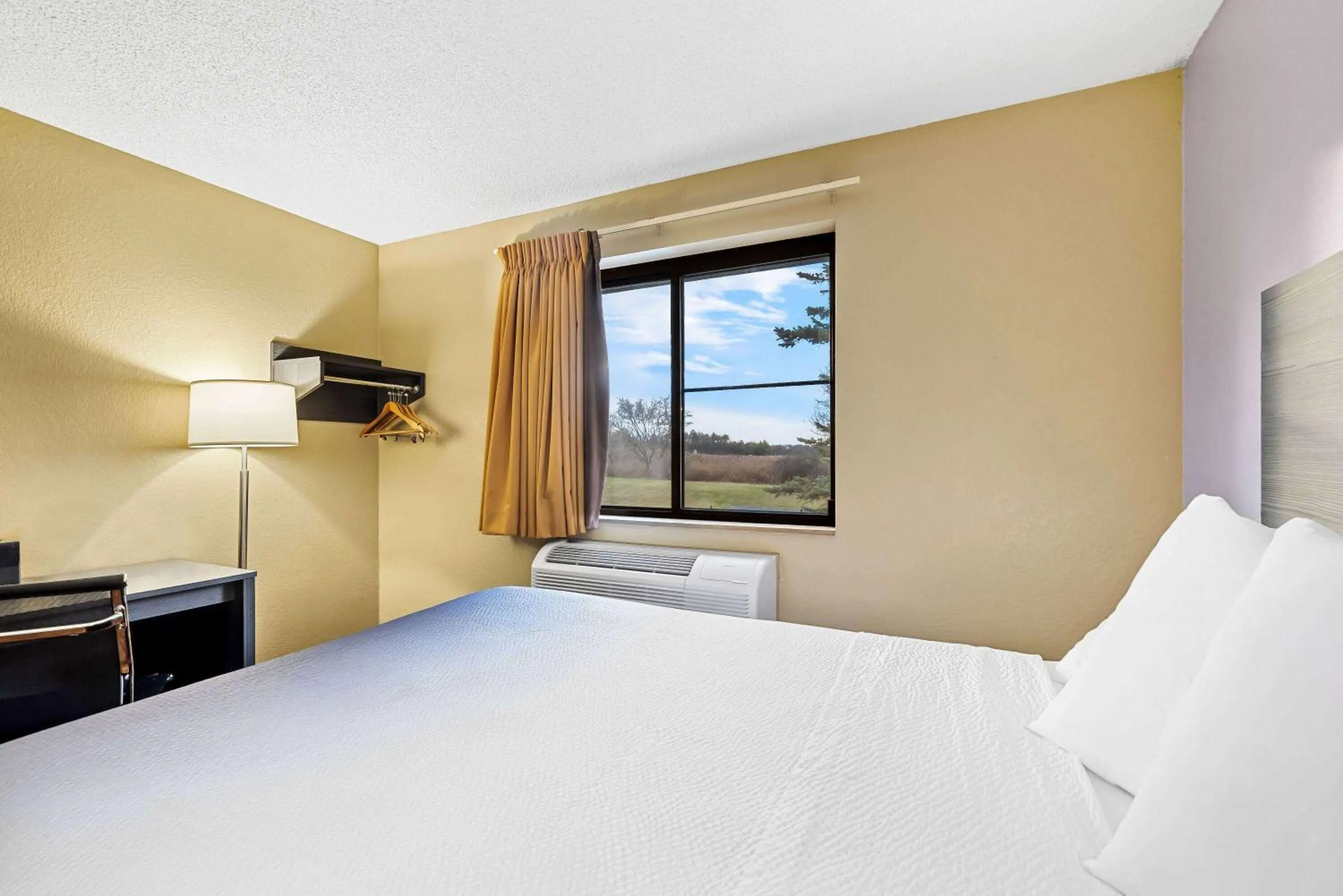 Bed in Super 8 by Wyndham Amsterdam