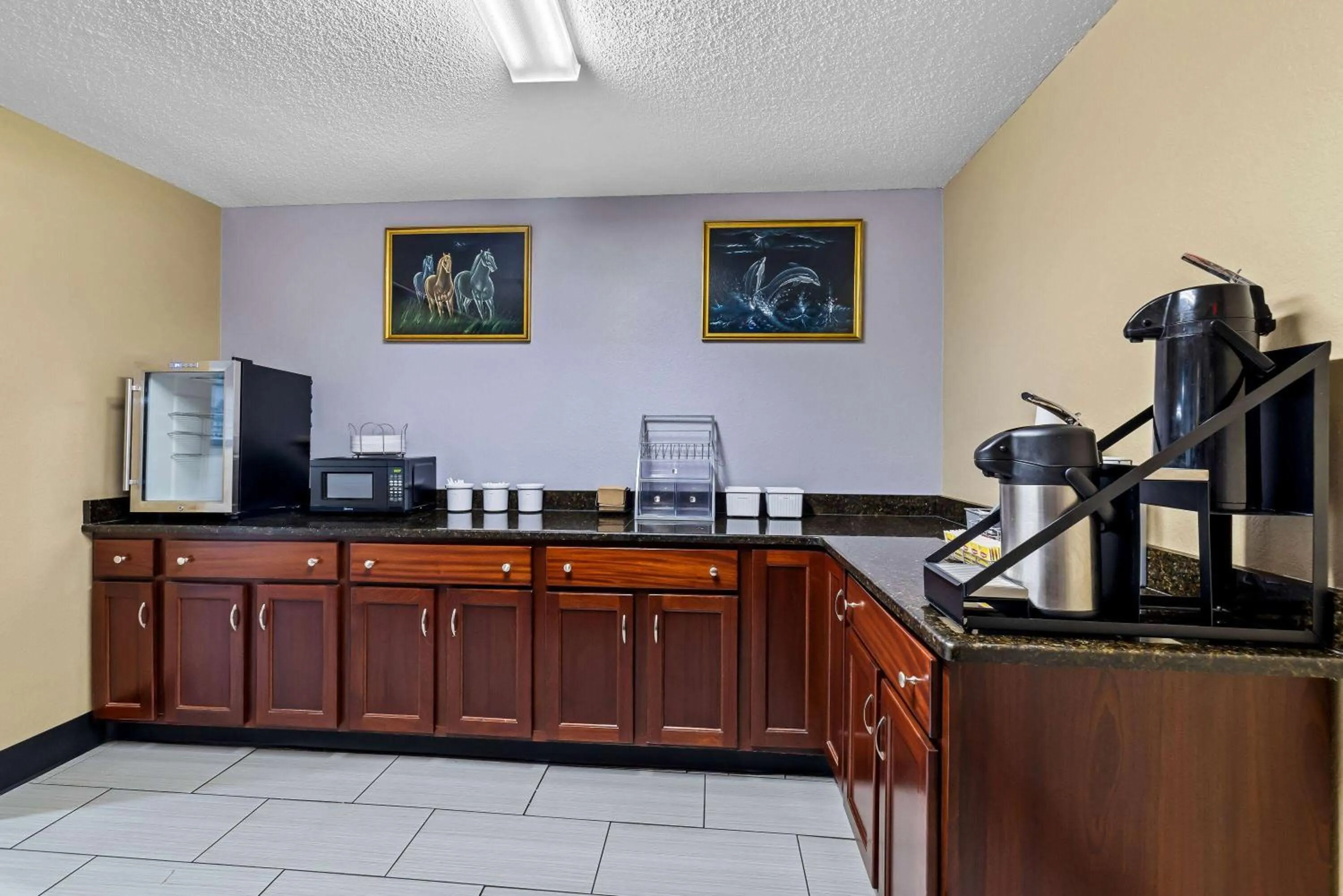 Restaurant/places to eat in Super 8 by Wyndham Amsterdam