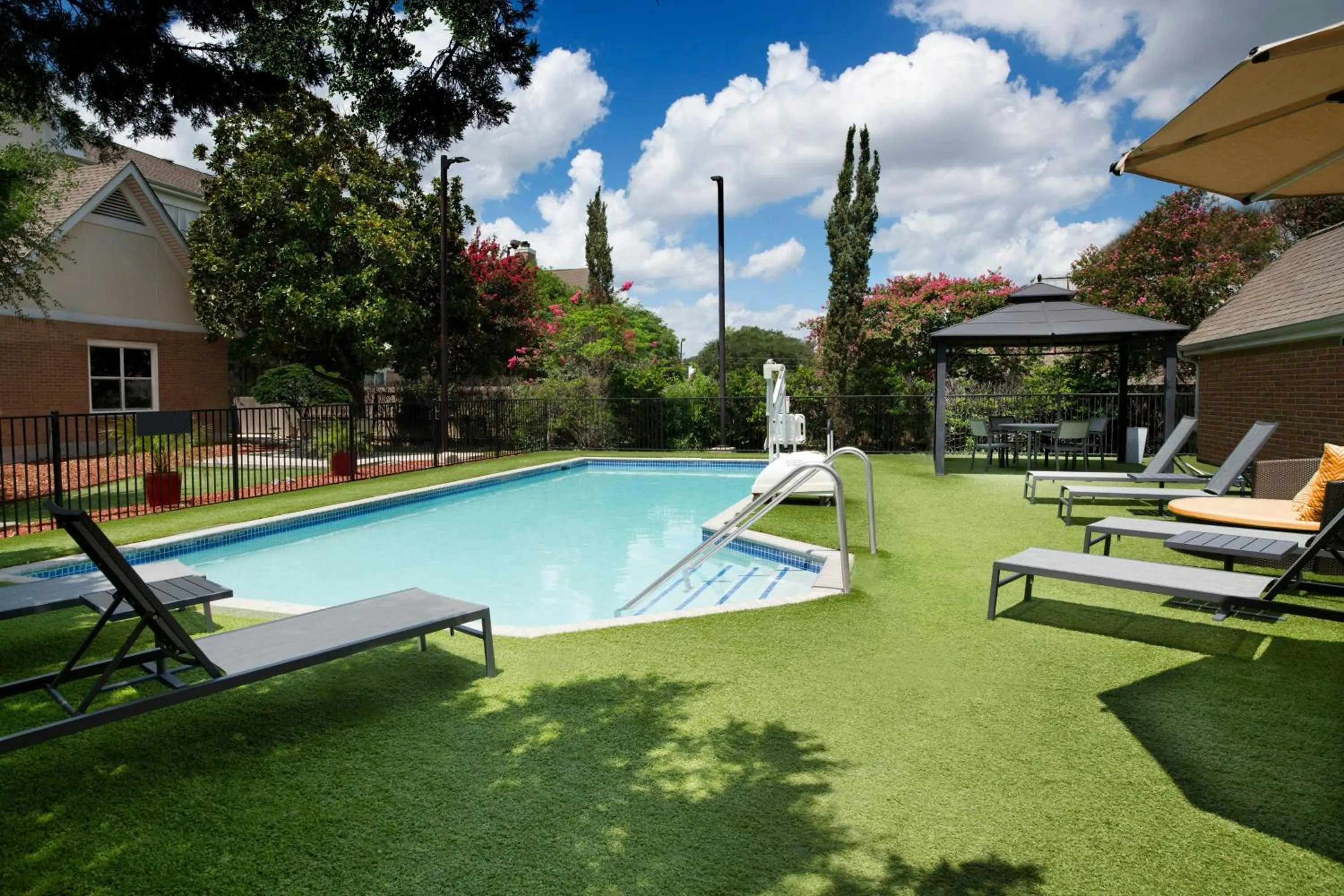 Swimming pool in Residence Inn by Marriott San Antonio Airport/Alamo Heights