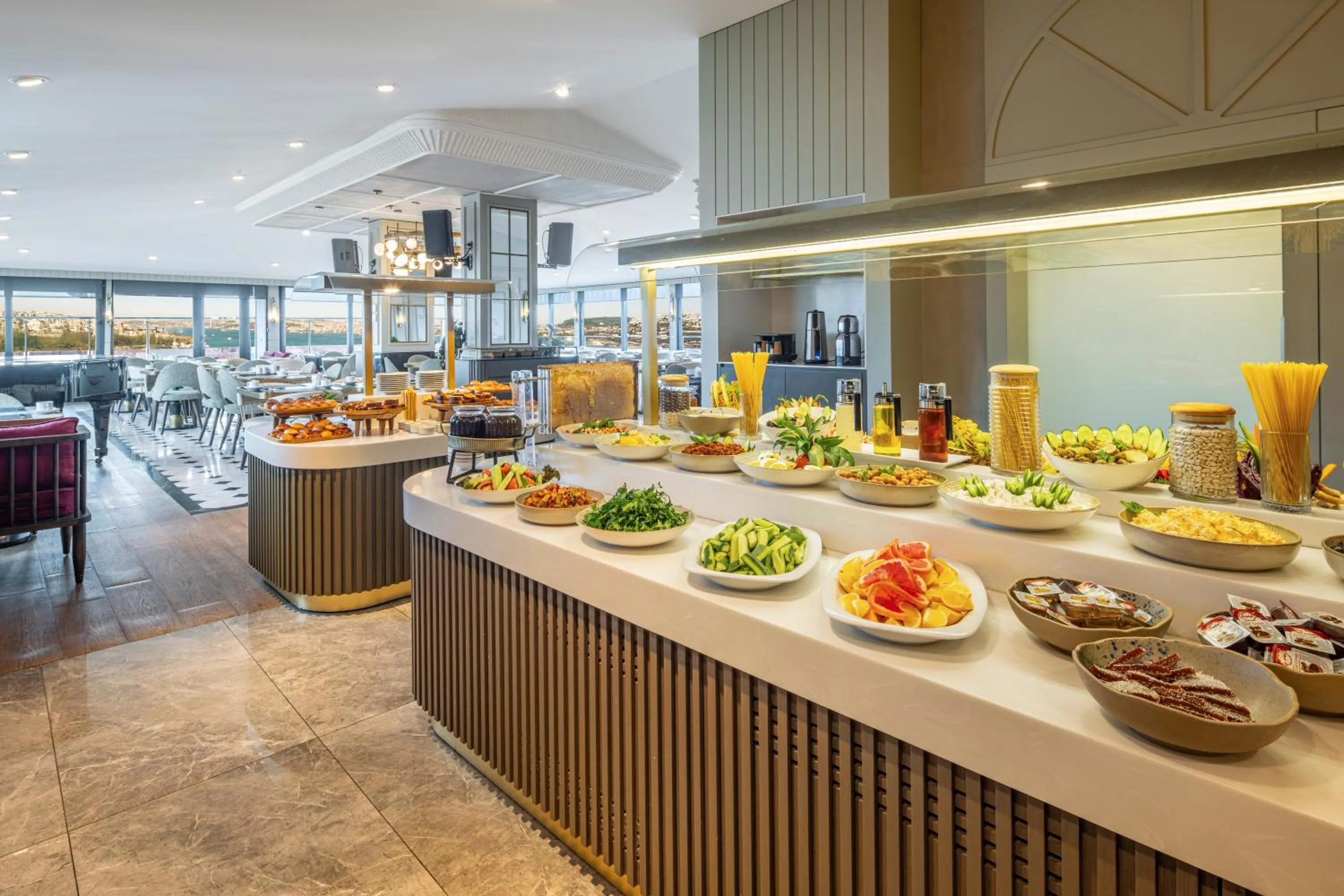 Food and drinks in AHC Old City Hotel