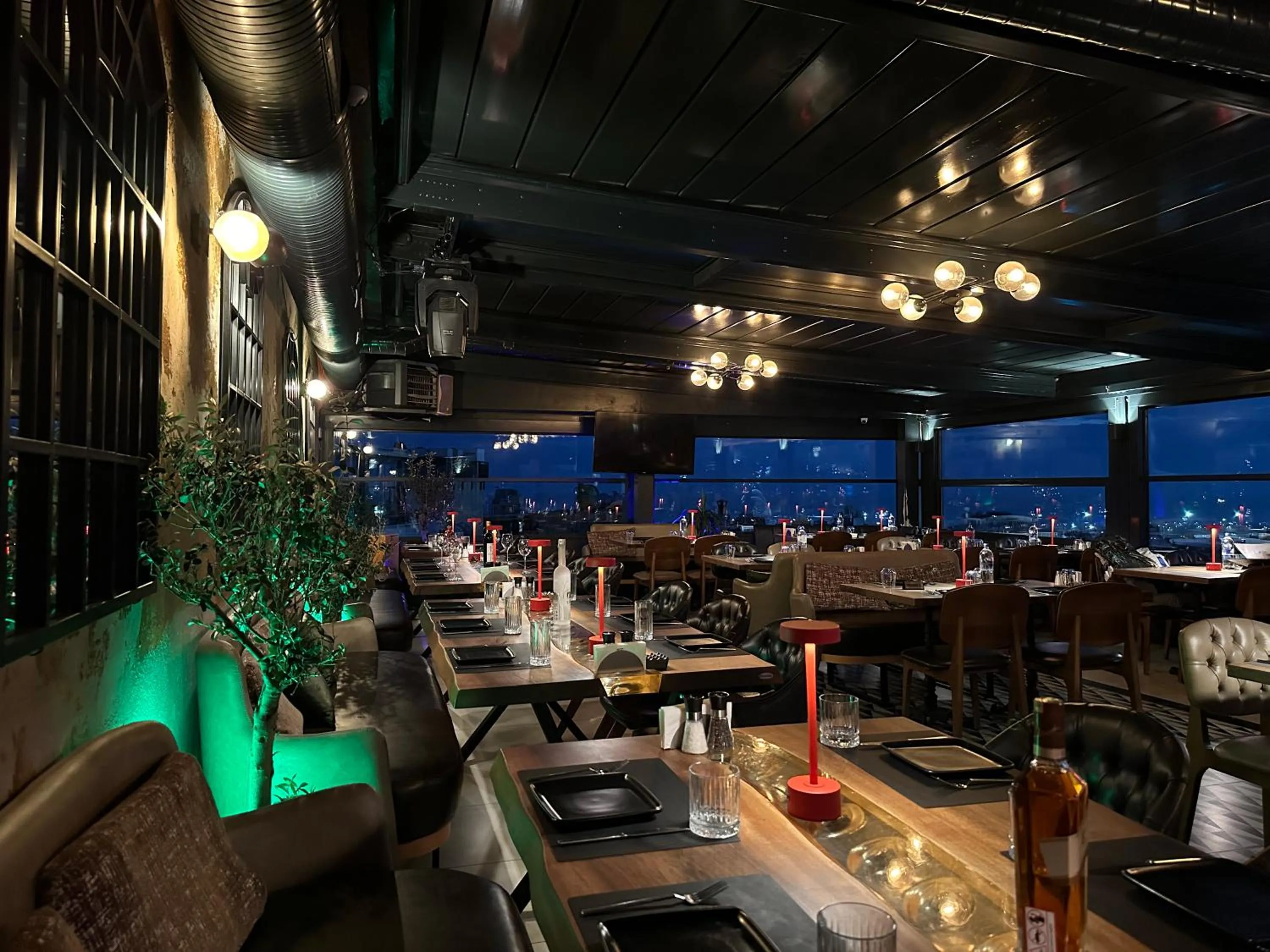 Restaurant/places to eat in AHC Old City Hotel