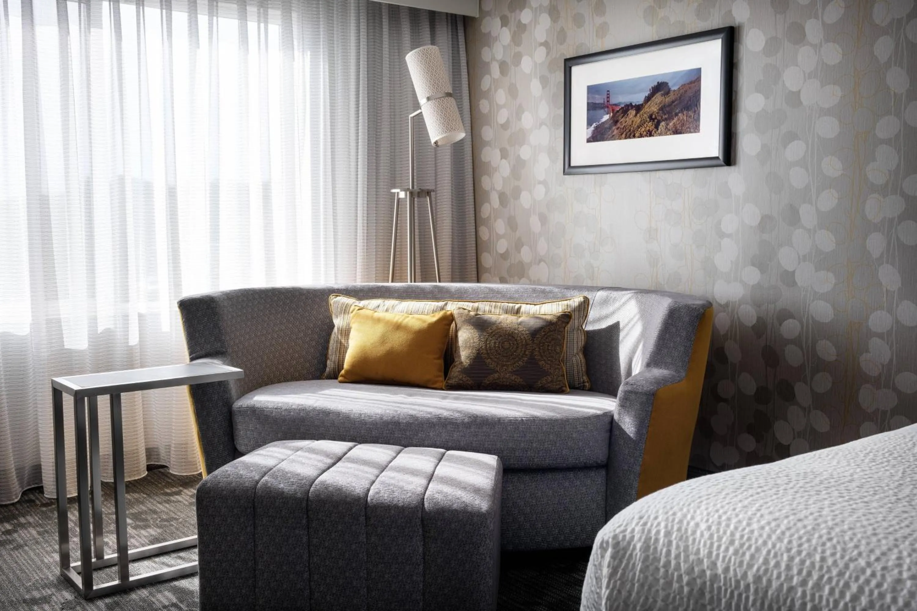 Photo of the whole room, Bed in Courtyard Novato Marin/Sonoma