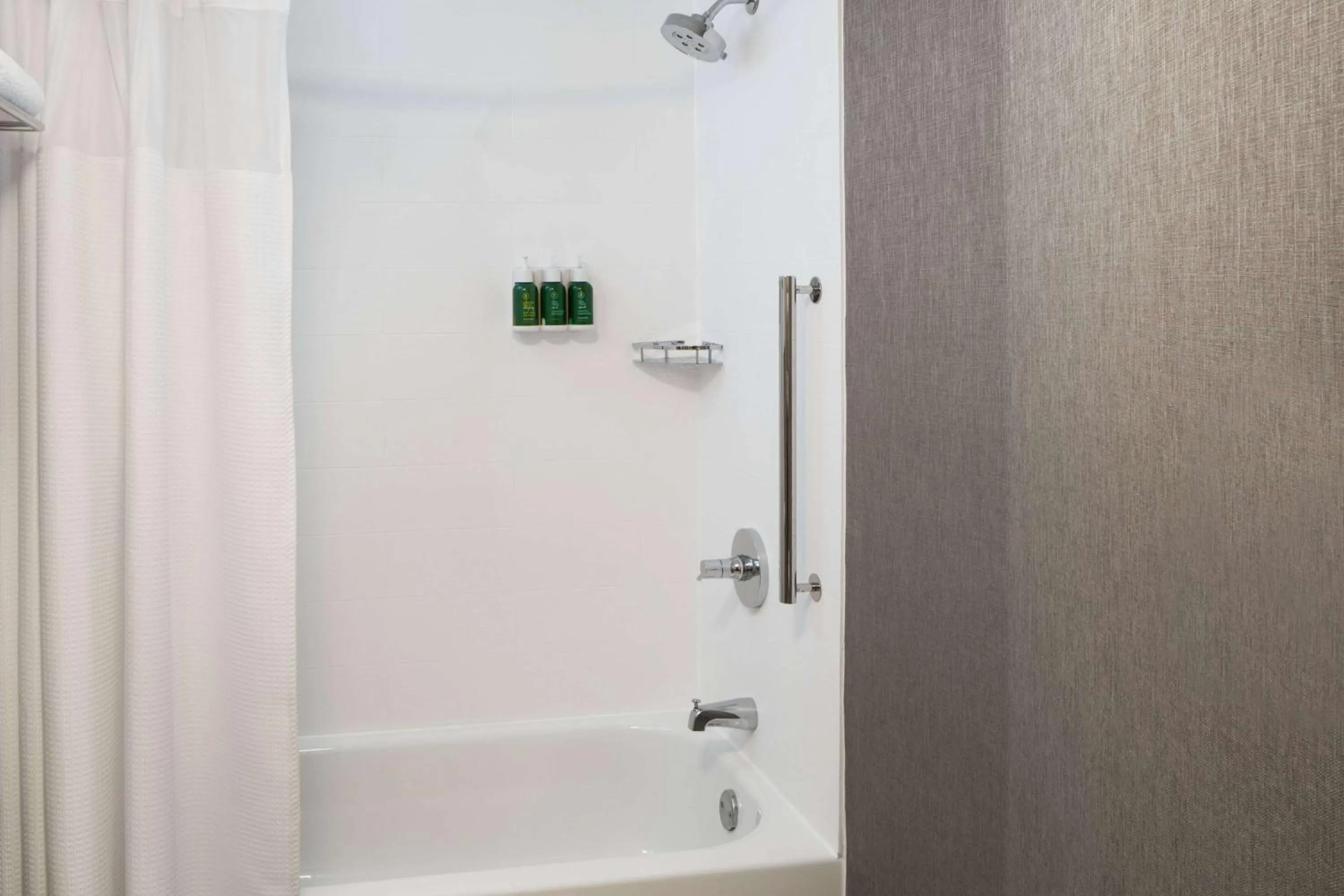 Bath in Sonesta Select Seattle Renton Suites