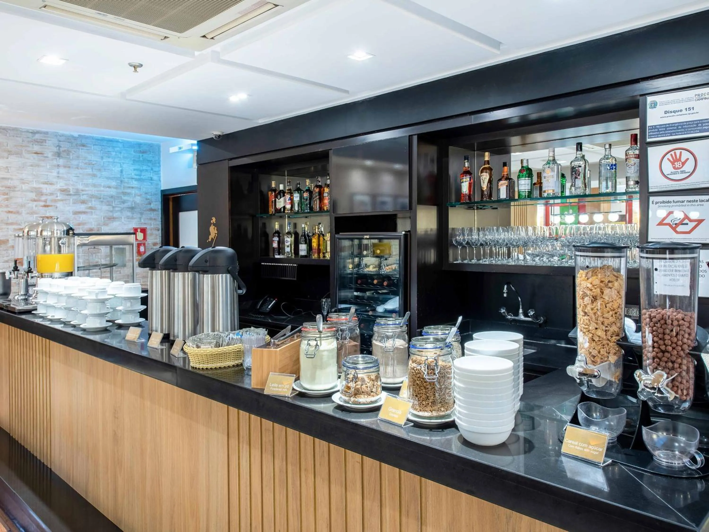 Restaurant/places to eat in Hotel Cassino Tower Campinas Cambuí By Nacional Inn