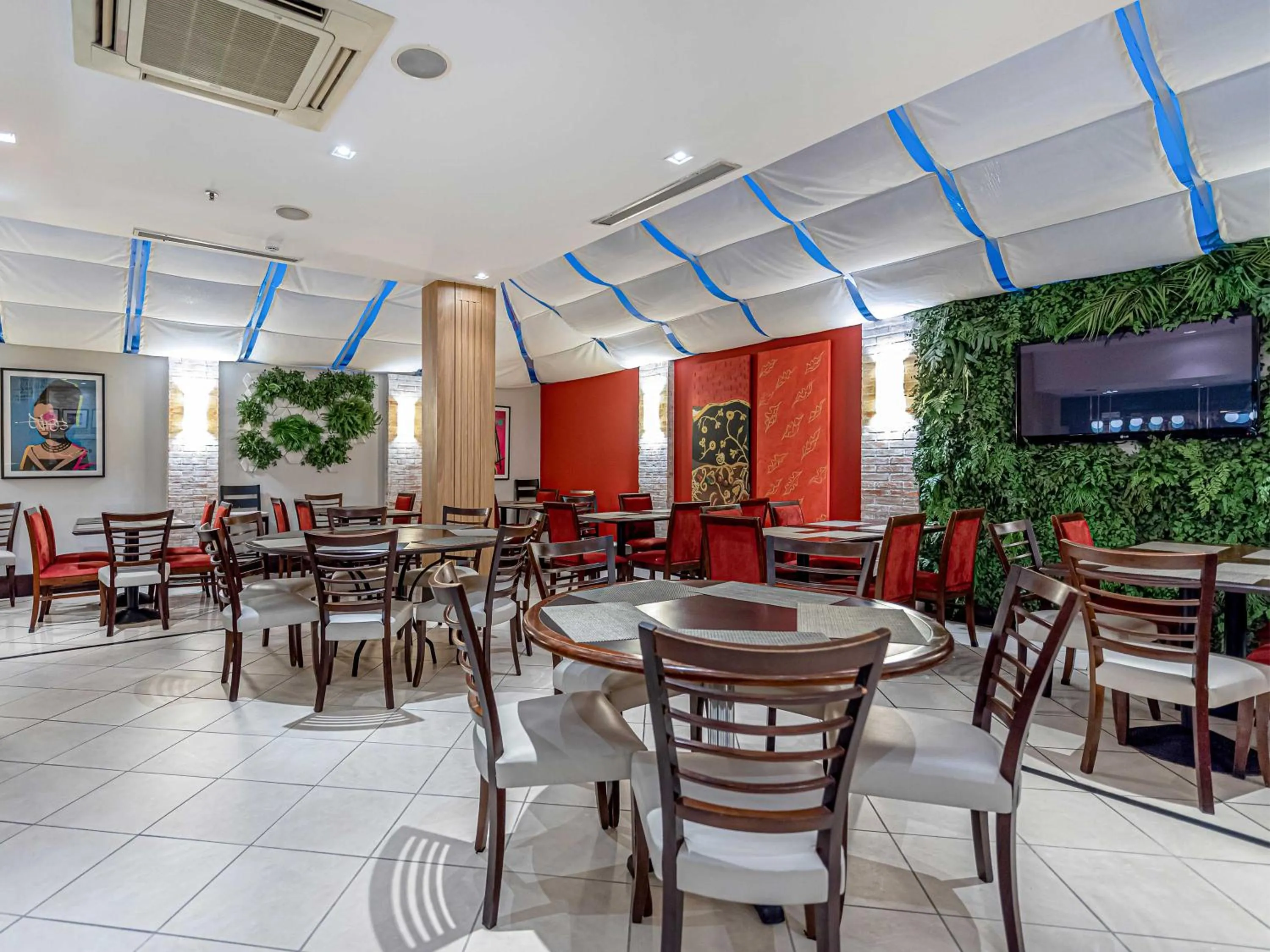 Restaurant/places to eat in Hotel Cassino Tower Campinas Cambuí By Nacional Inn