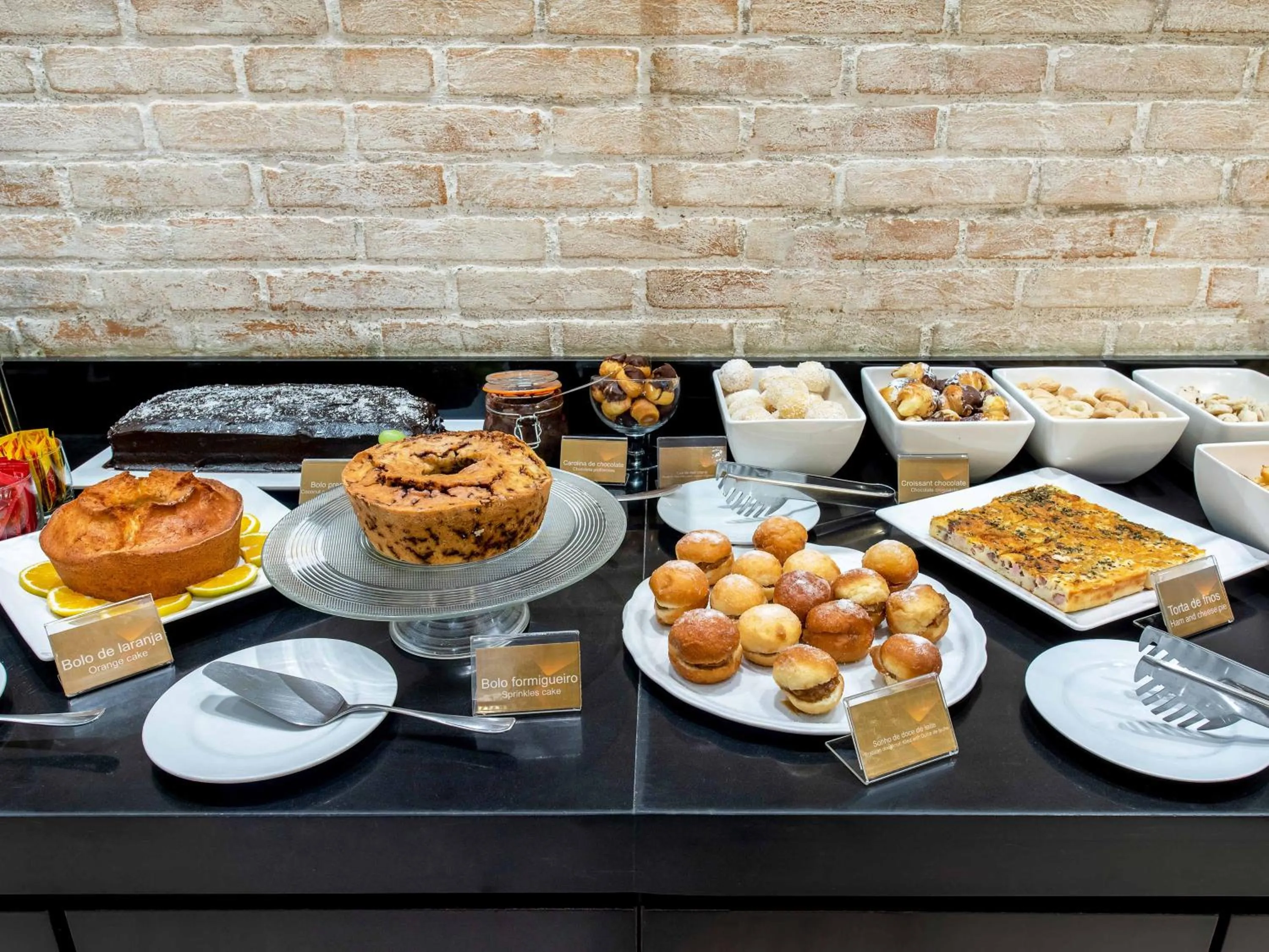 Breakfast in Hotel Cassino Tower Campinas Cambuí By Nacional Inn
