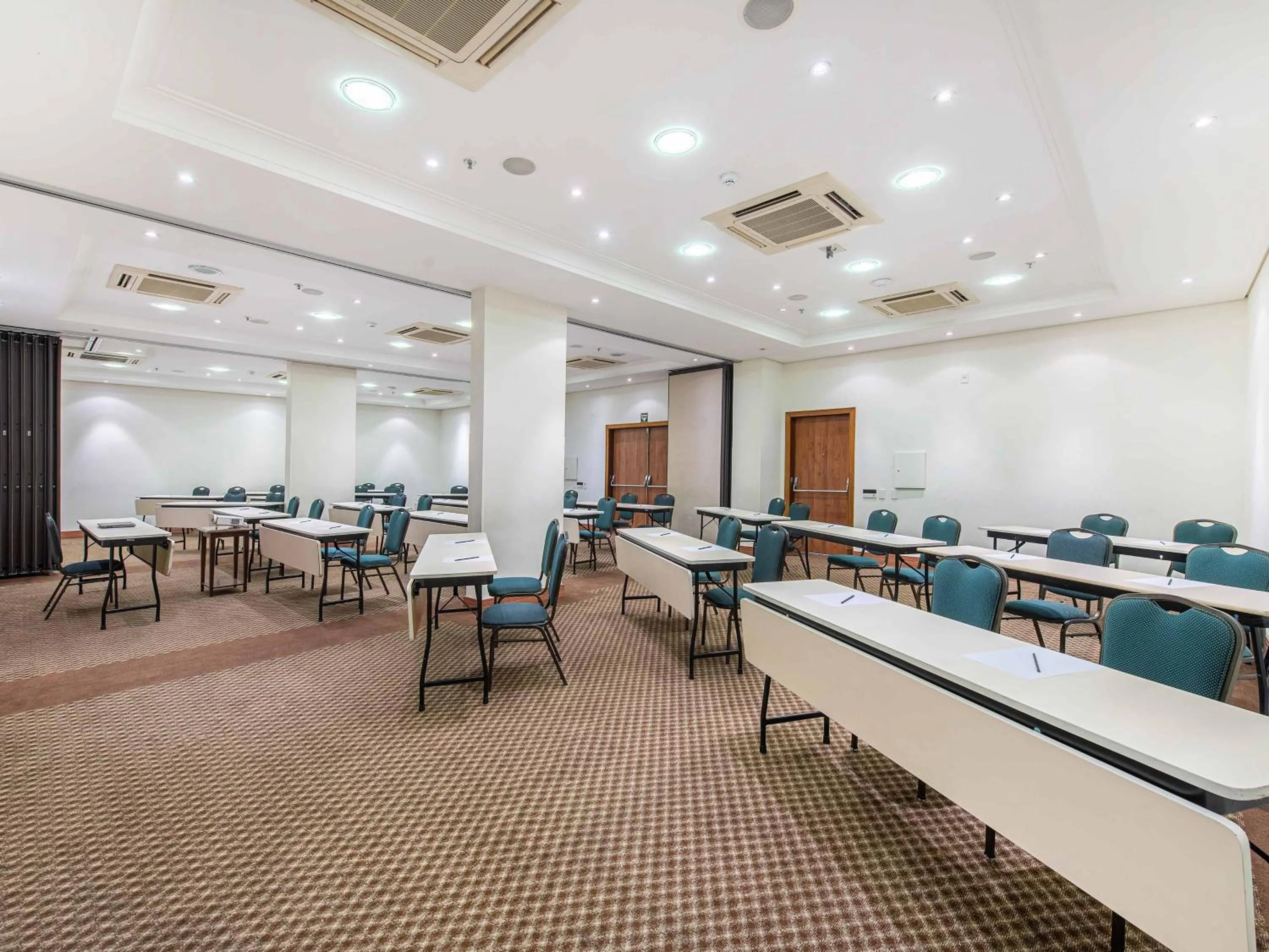 Meeting/conference room in Hotel Cassino Tower Campinas Cambuí By Nacional Inn