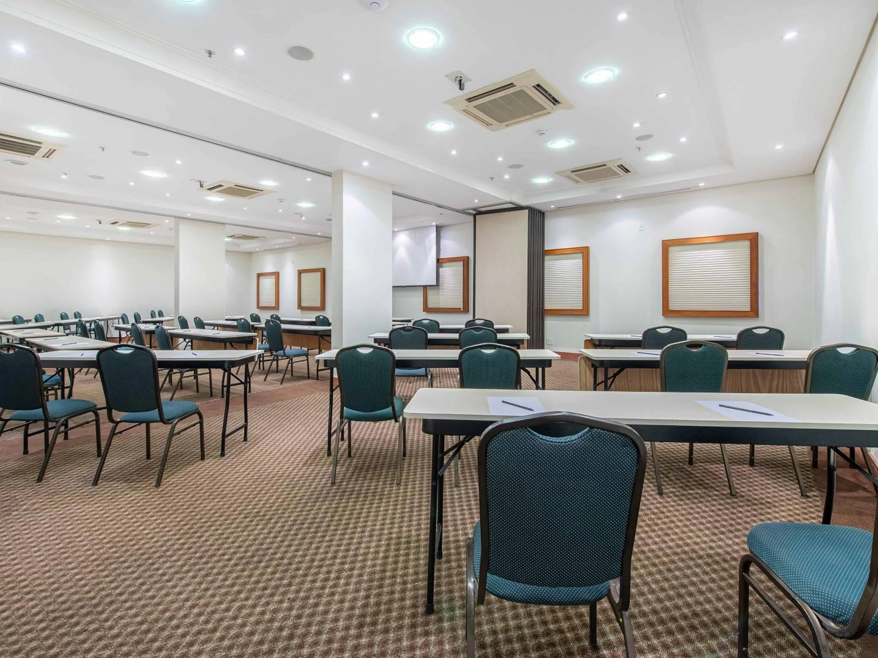 Meeting/conference room in Hotel Cassino Tower Campinas Cambuí By Nacional Inn