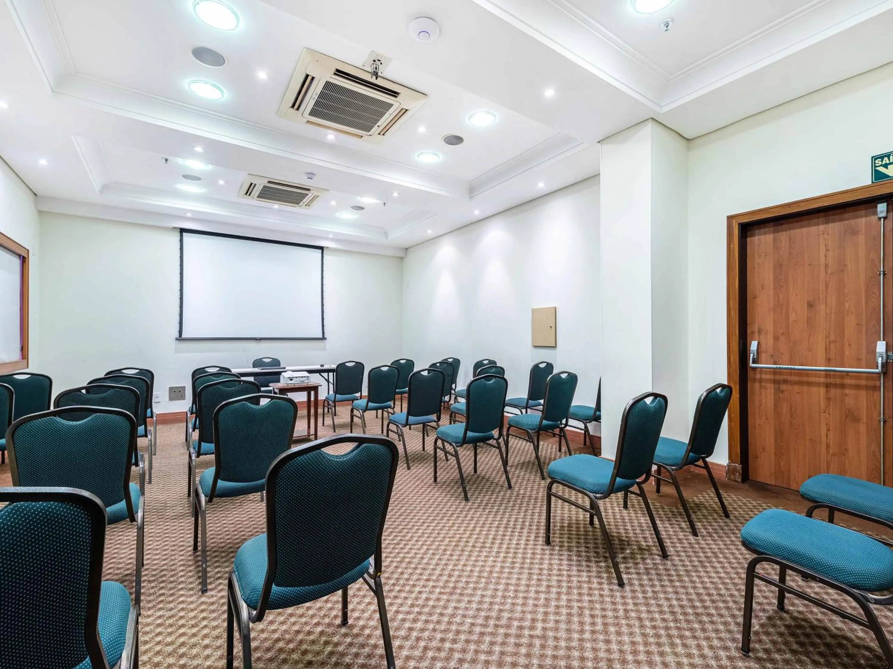 Meeting/conference room in Hotel Cassino Tower Campinas Cambuí By Nacional Inn