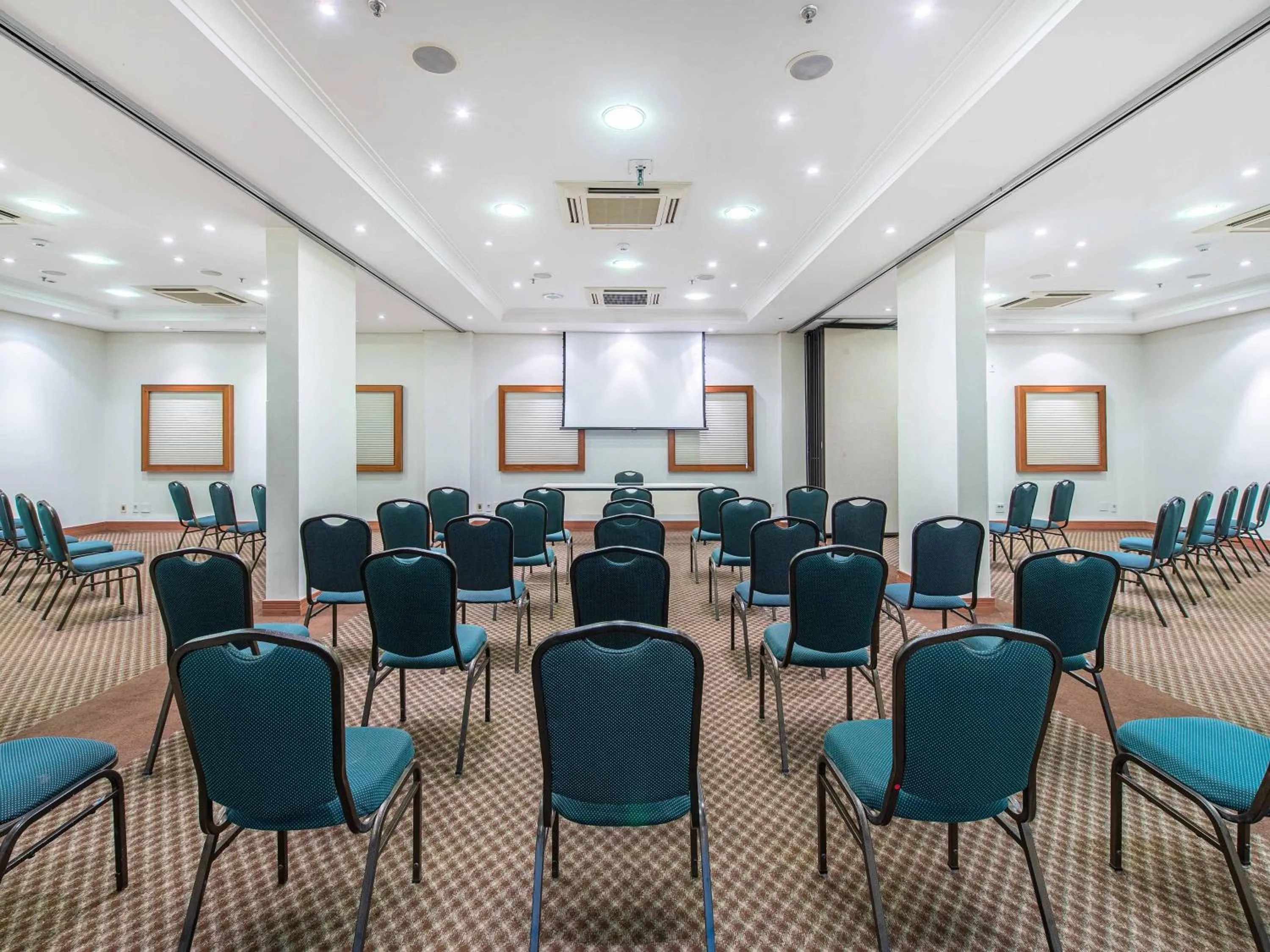 Meeting/conference room in Hotel Cassino Tower Campinas Cambuí By Nacional Inn