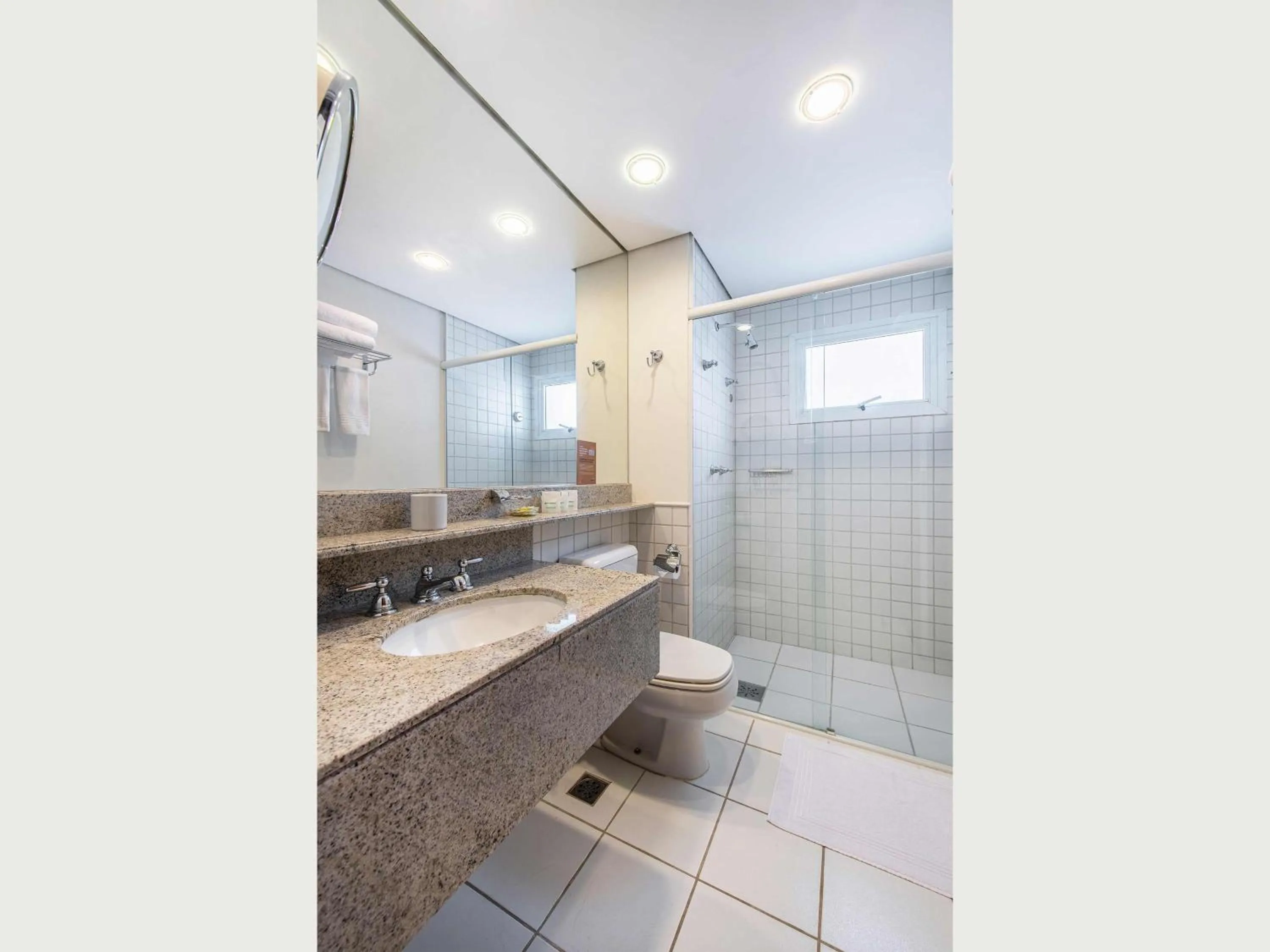 Toilet in Hotel Cassino Tower Campinas Cambuí By Nacional Inn