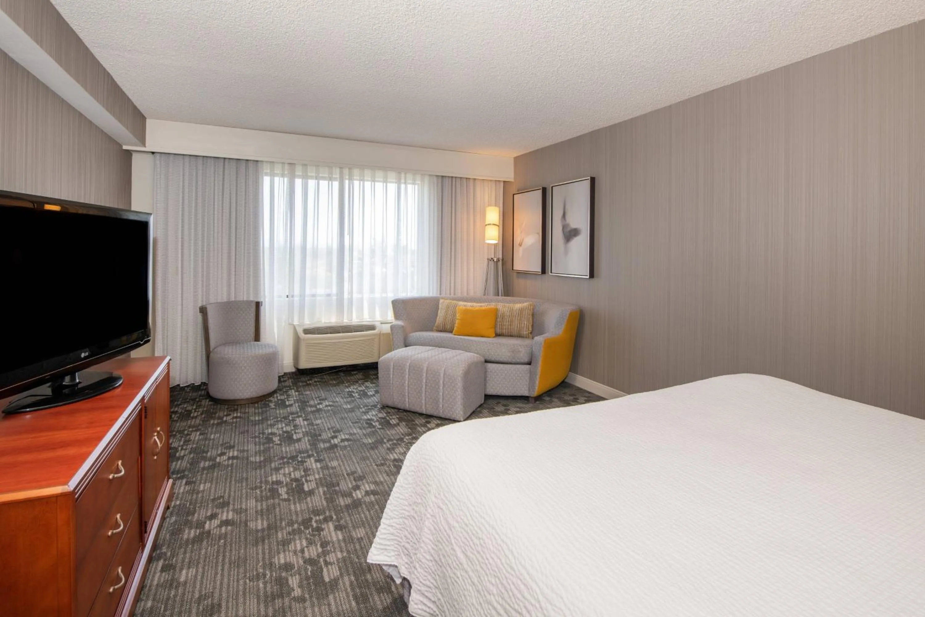 Bedroom, Bed in Courtyard by Marriott Newark Silicon Valley