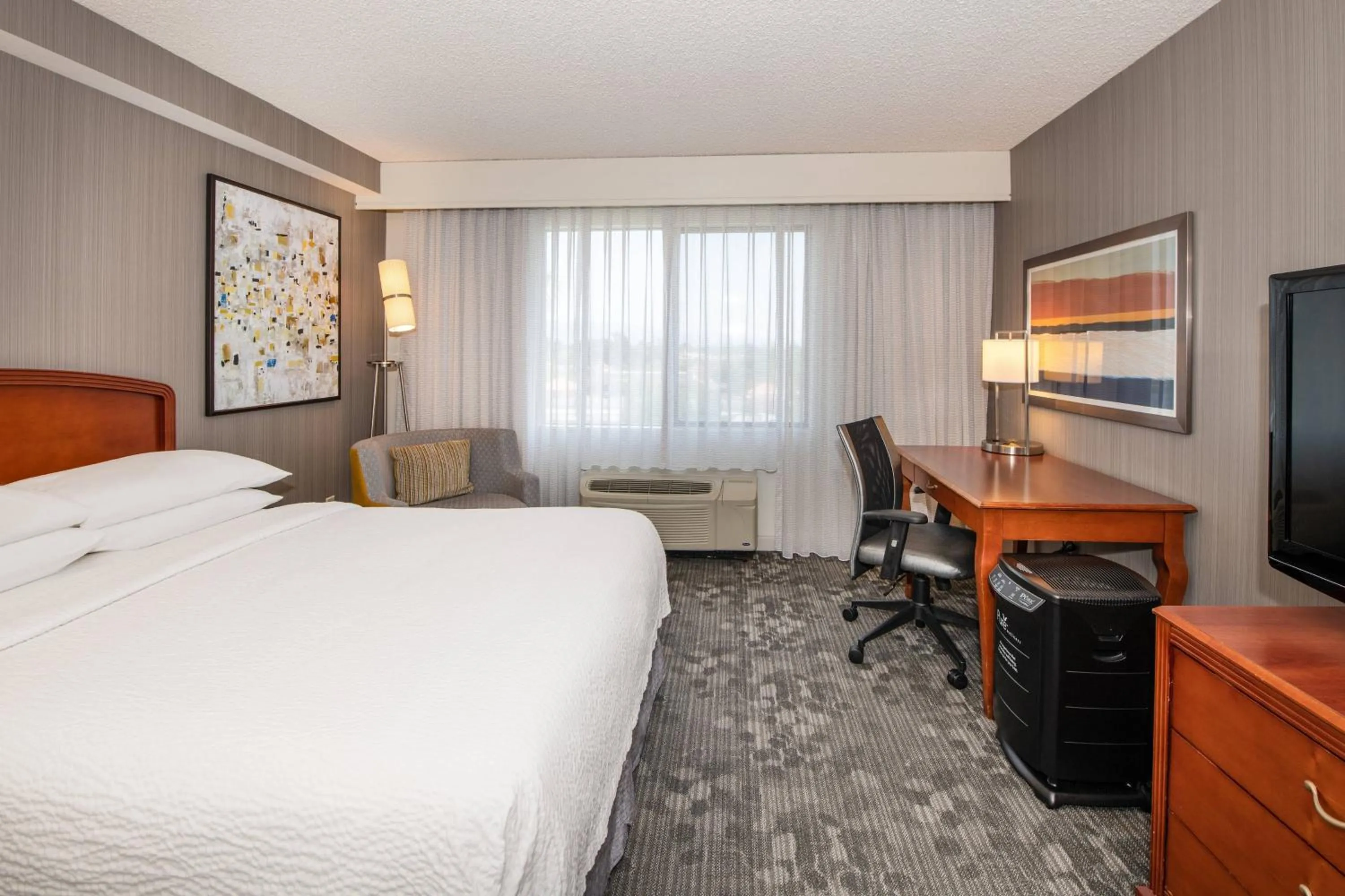 Photo of the whole room, Bed in Courtyard by Marriott Newark Silicon Valley