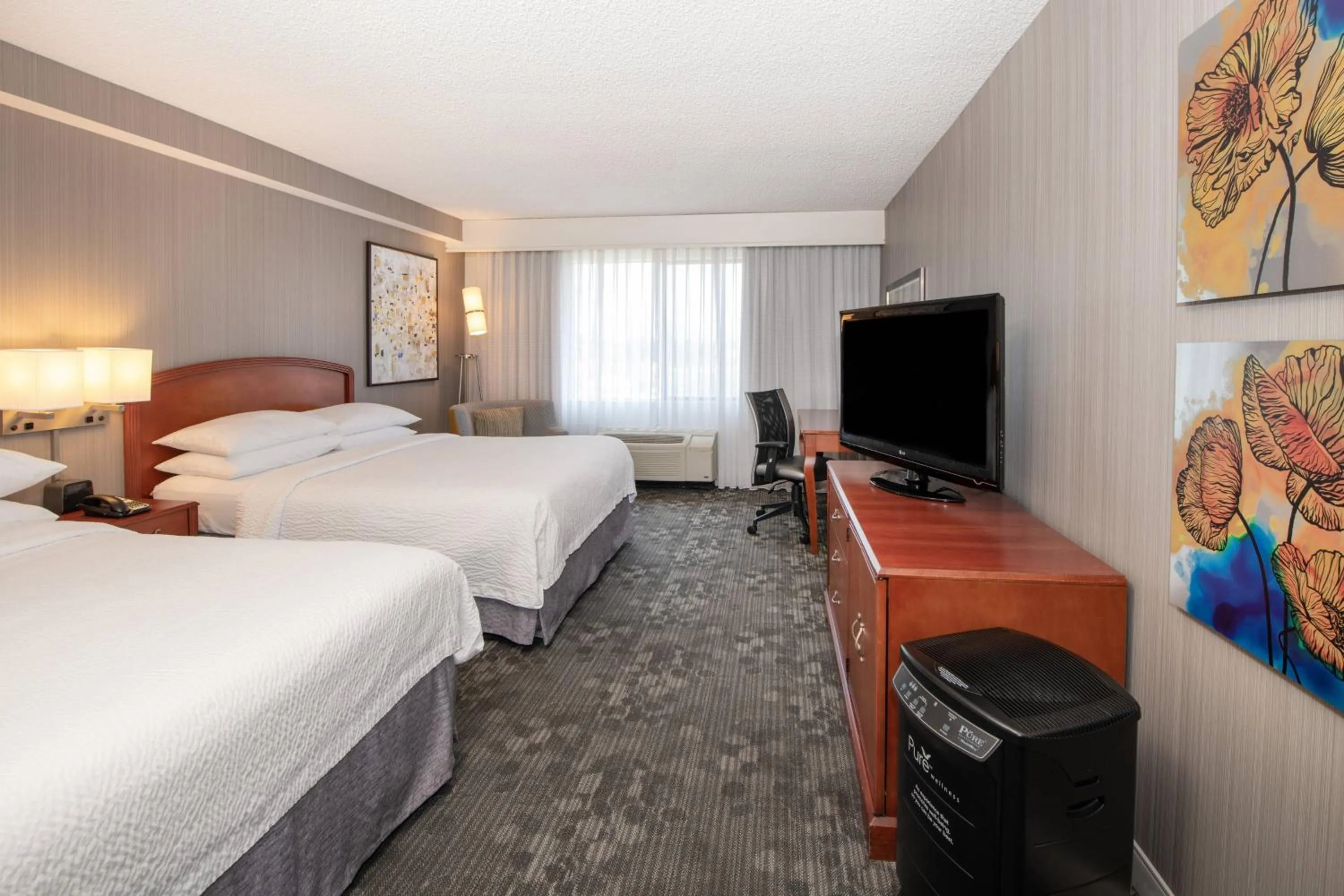 Photo of the whole room, Bed in Courtyard by Marriott Newark Silicon Valley