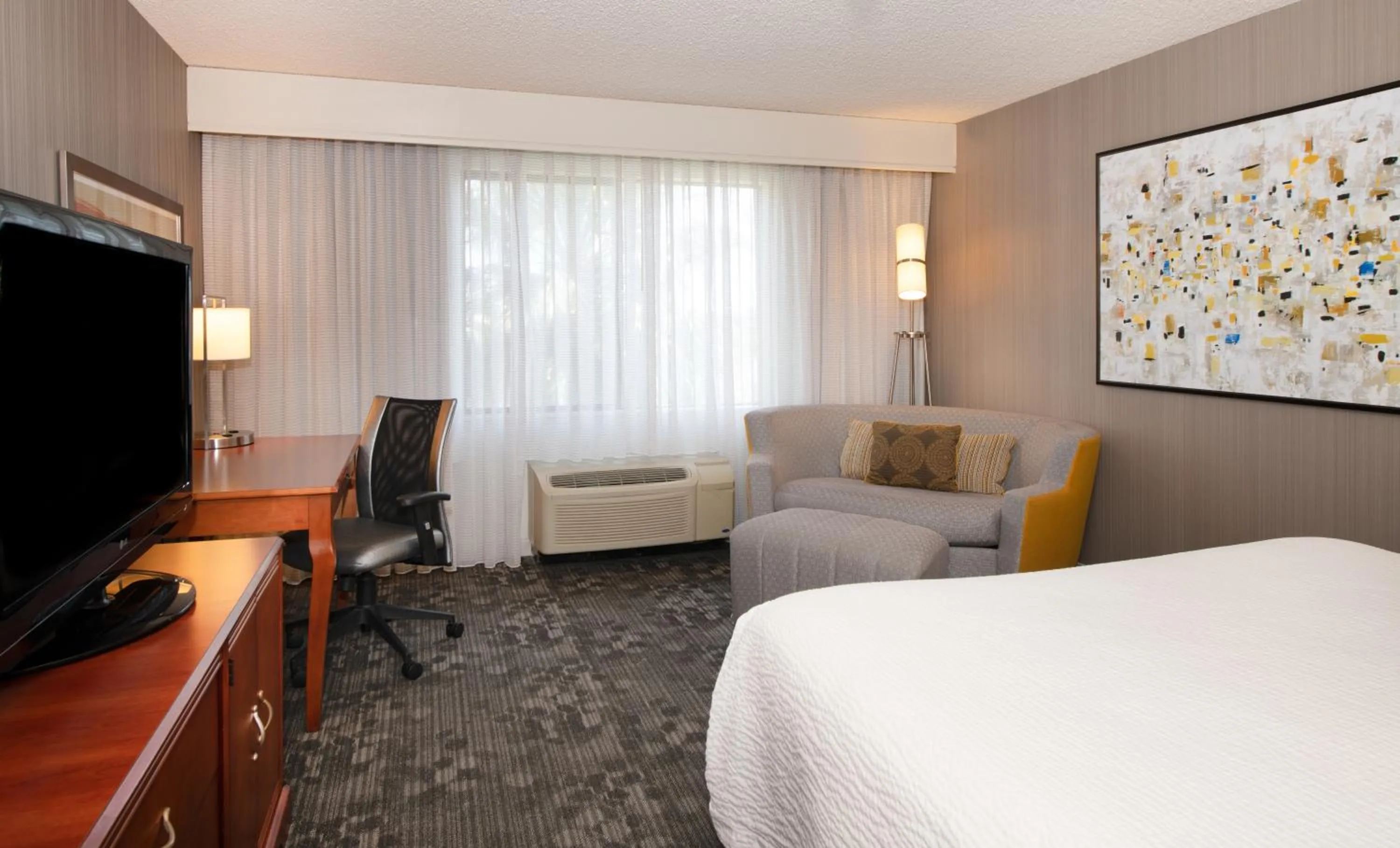 Bedroom, Bed in Courtyard by Marriott Newark Silicon Valley