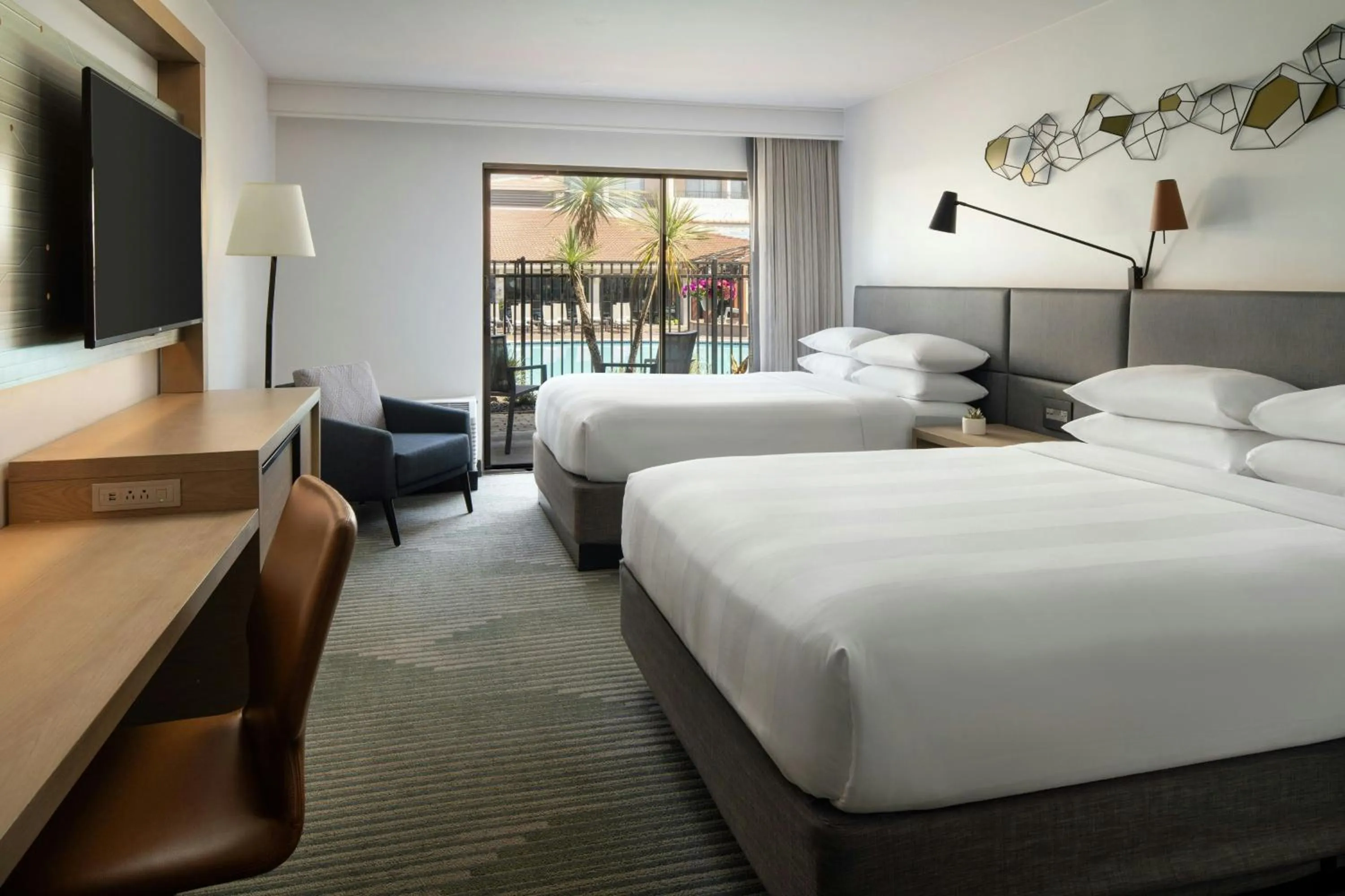 Swimming pool, Bed in Santa Clara Marriott