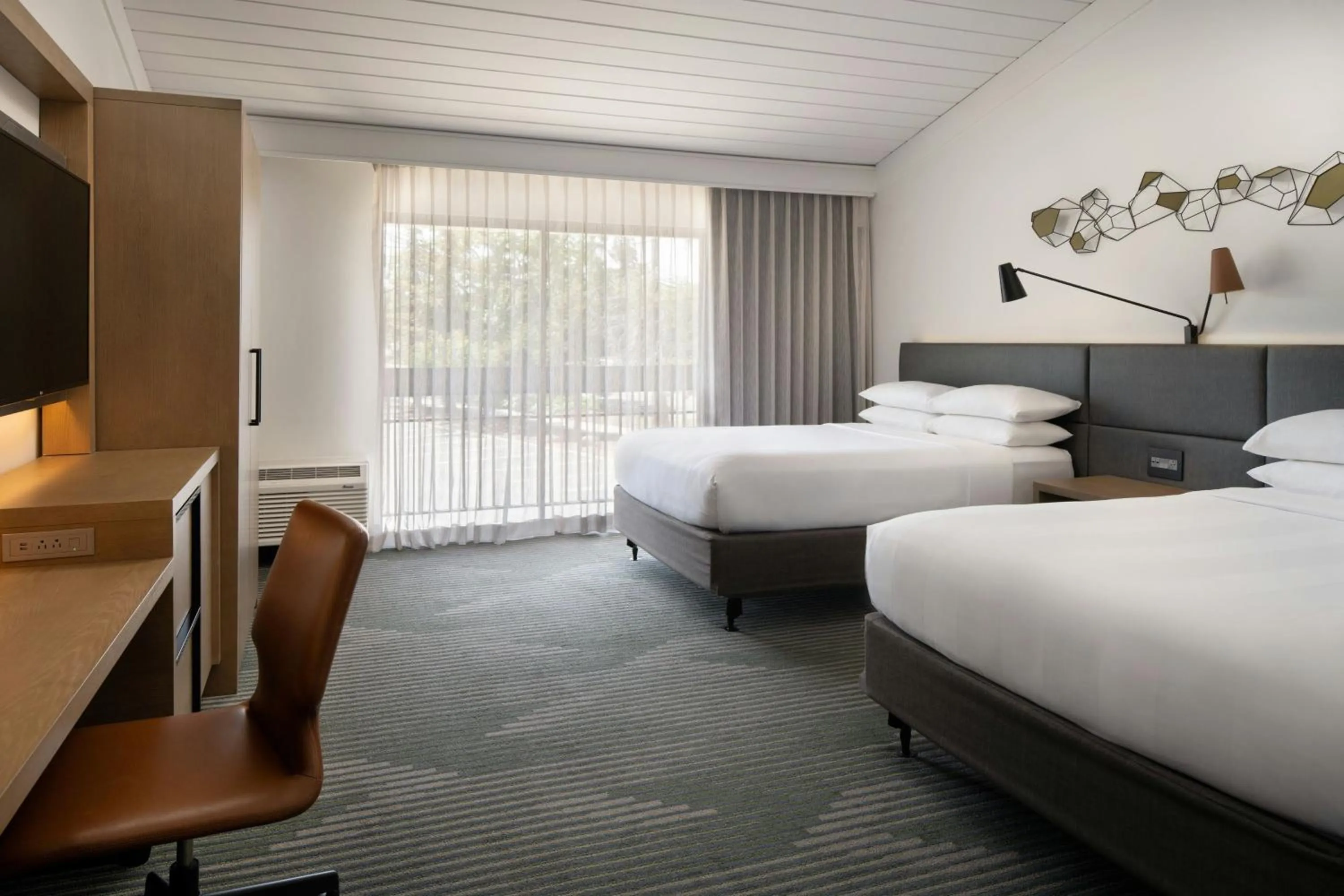 Photo of the whole room, Bed in Santa Clara Marriott