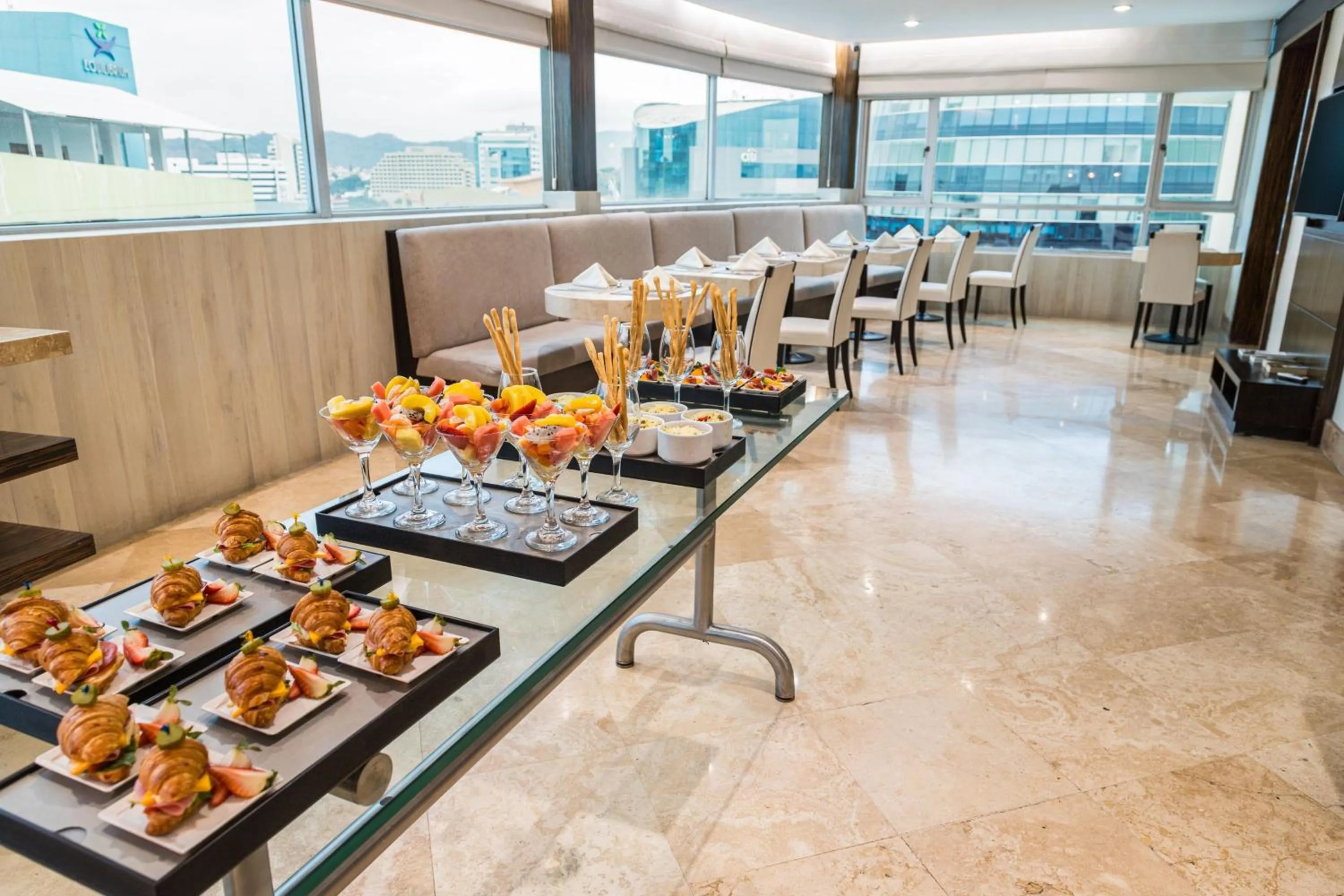 Lounge or bar in Sheraton Guayaquil