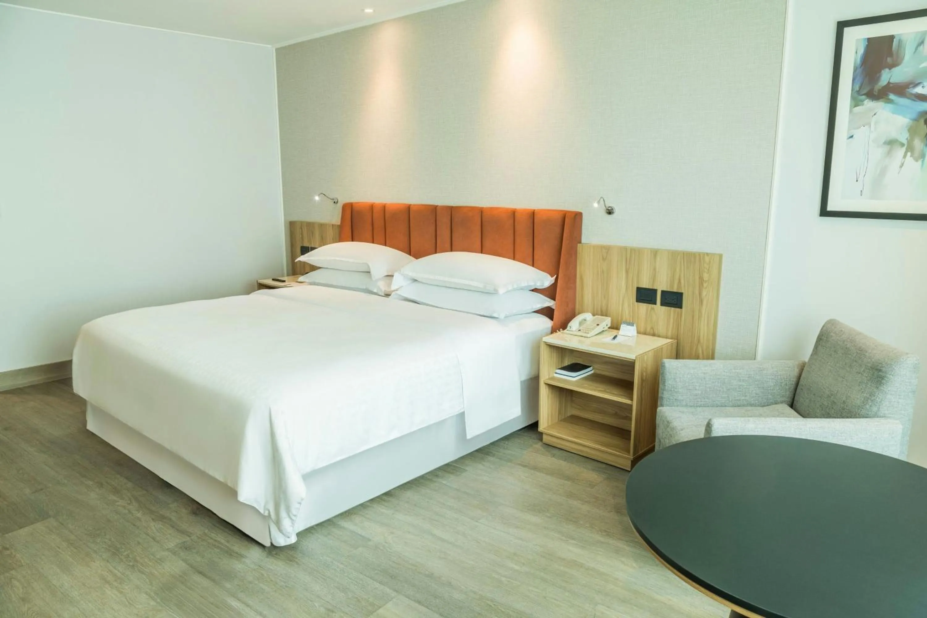 Photo of the whole room, Bed in Sheraton Guayaquil