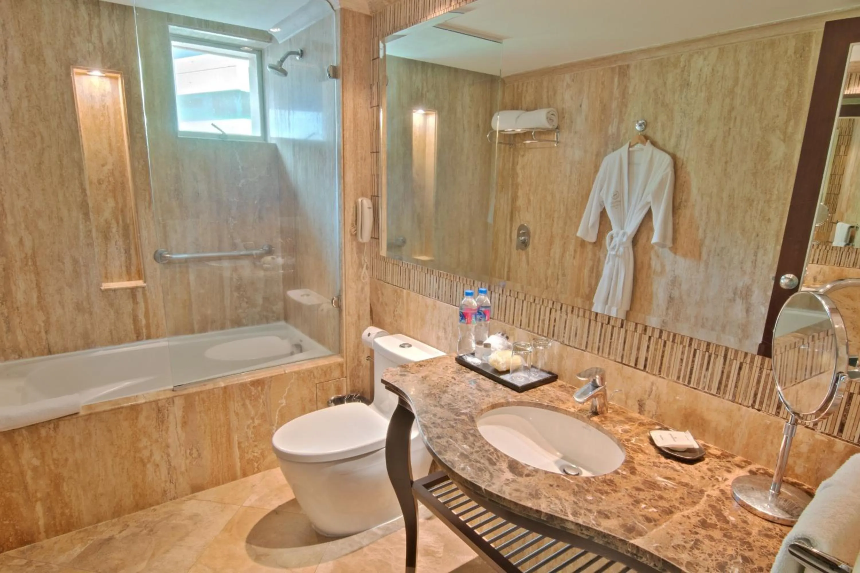 Photo of the whole room in Sheraton Guayaquil