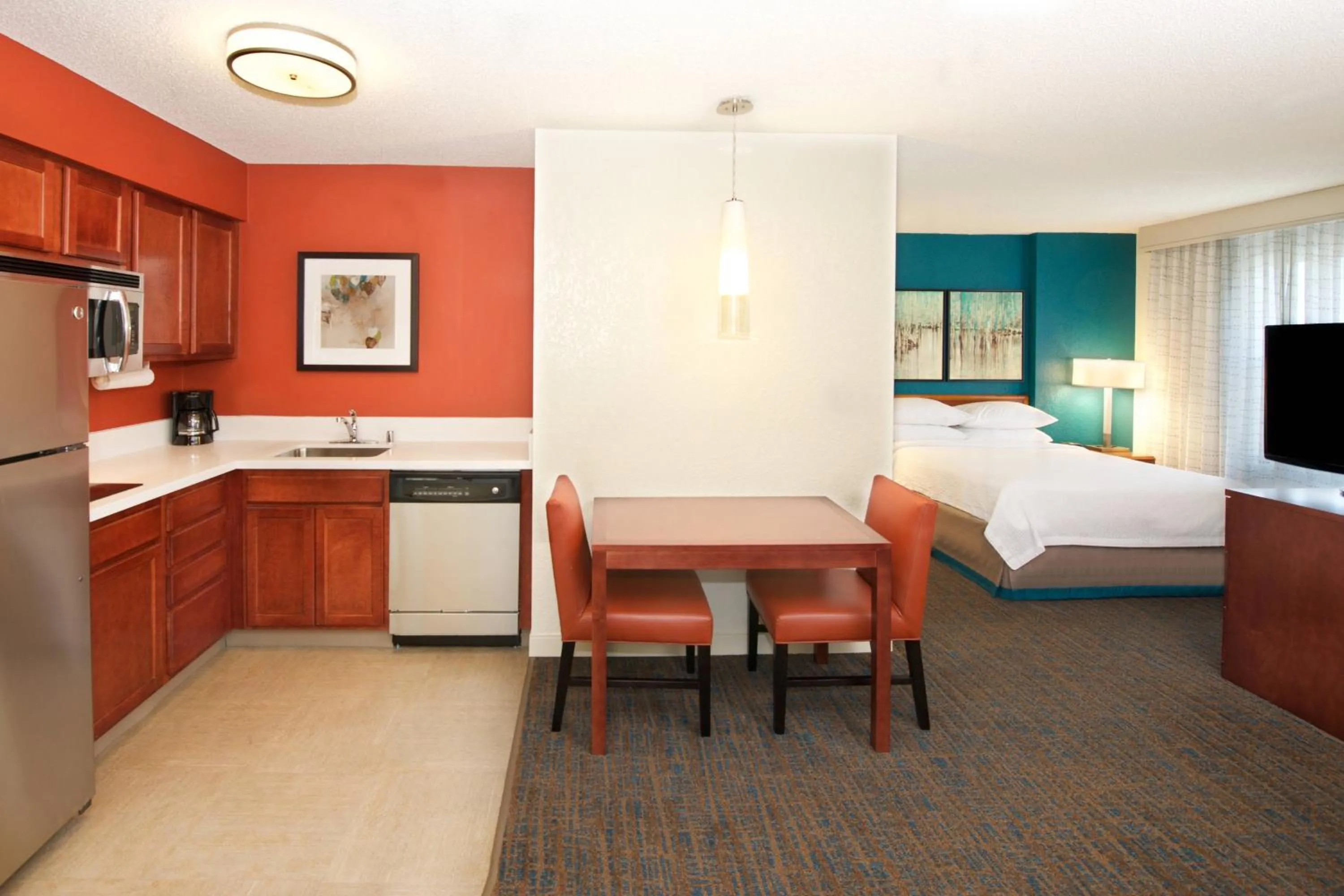 Kitchen or kitchenette, Bed in Residence Inn by Marriott Newark Silicon Valley