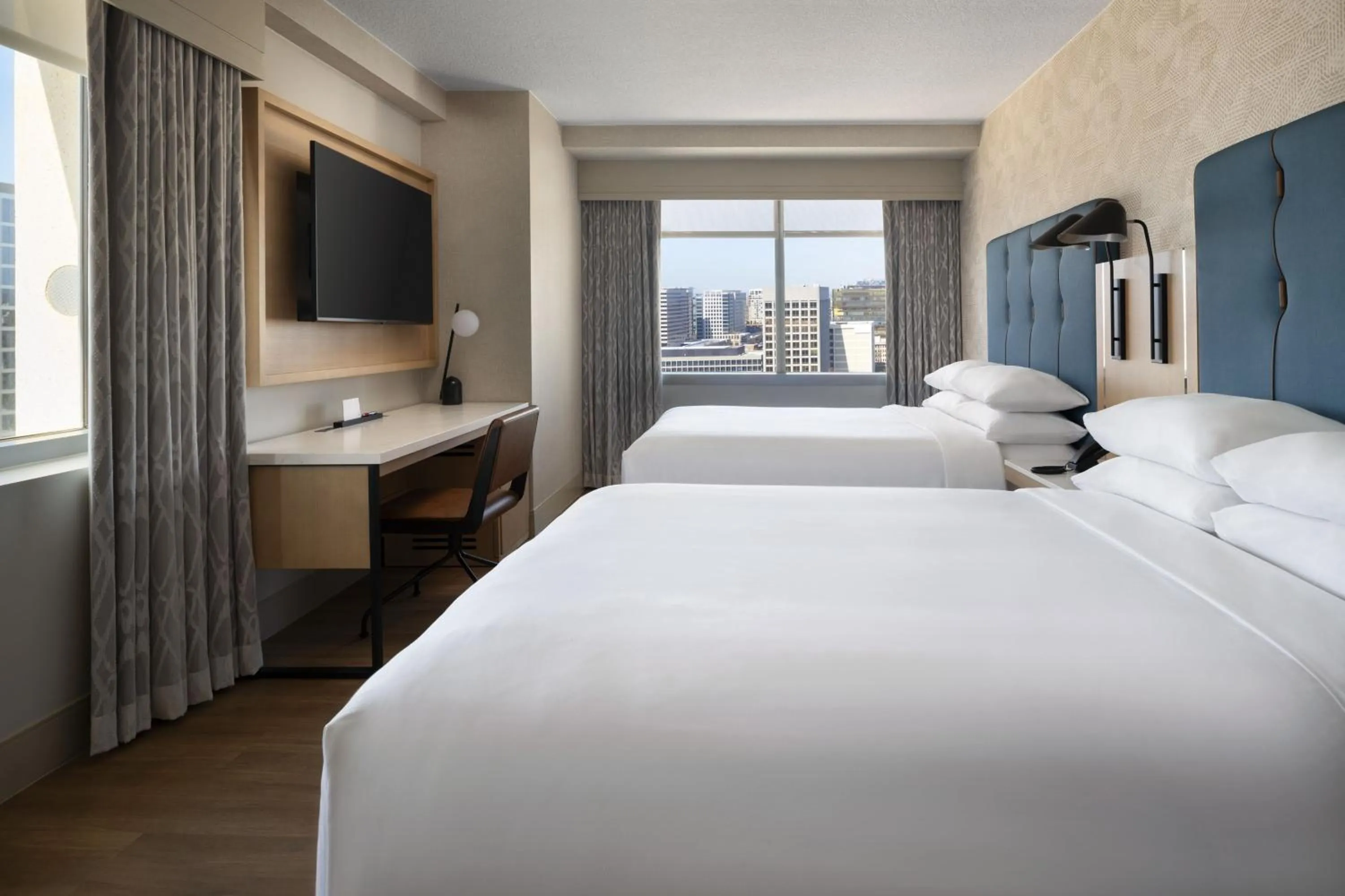 Photo of the whole room, Bed in San Jose Marriott