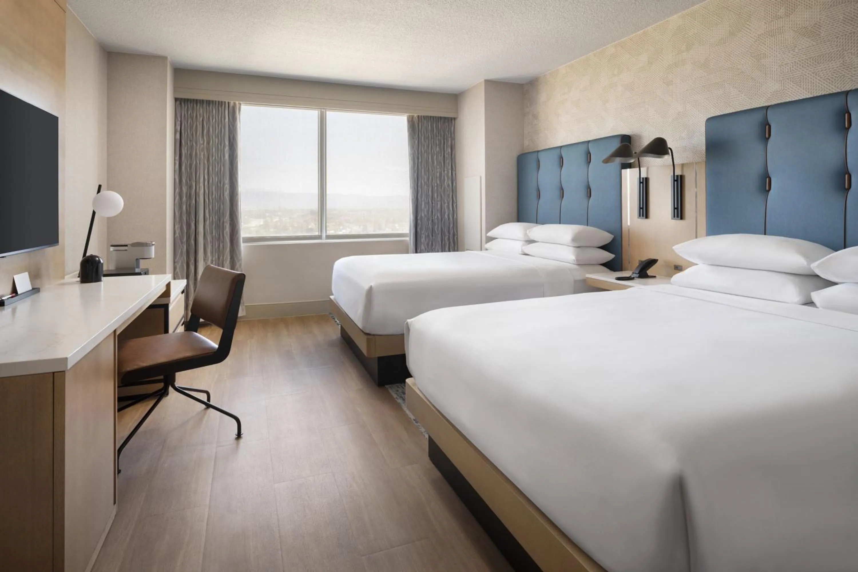 Photo of the whole room, Bed in San Jose Marriott