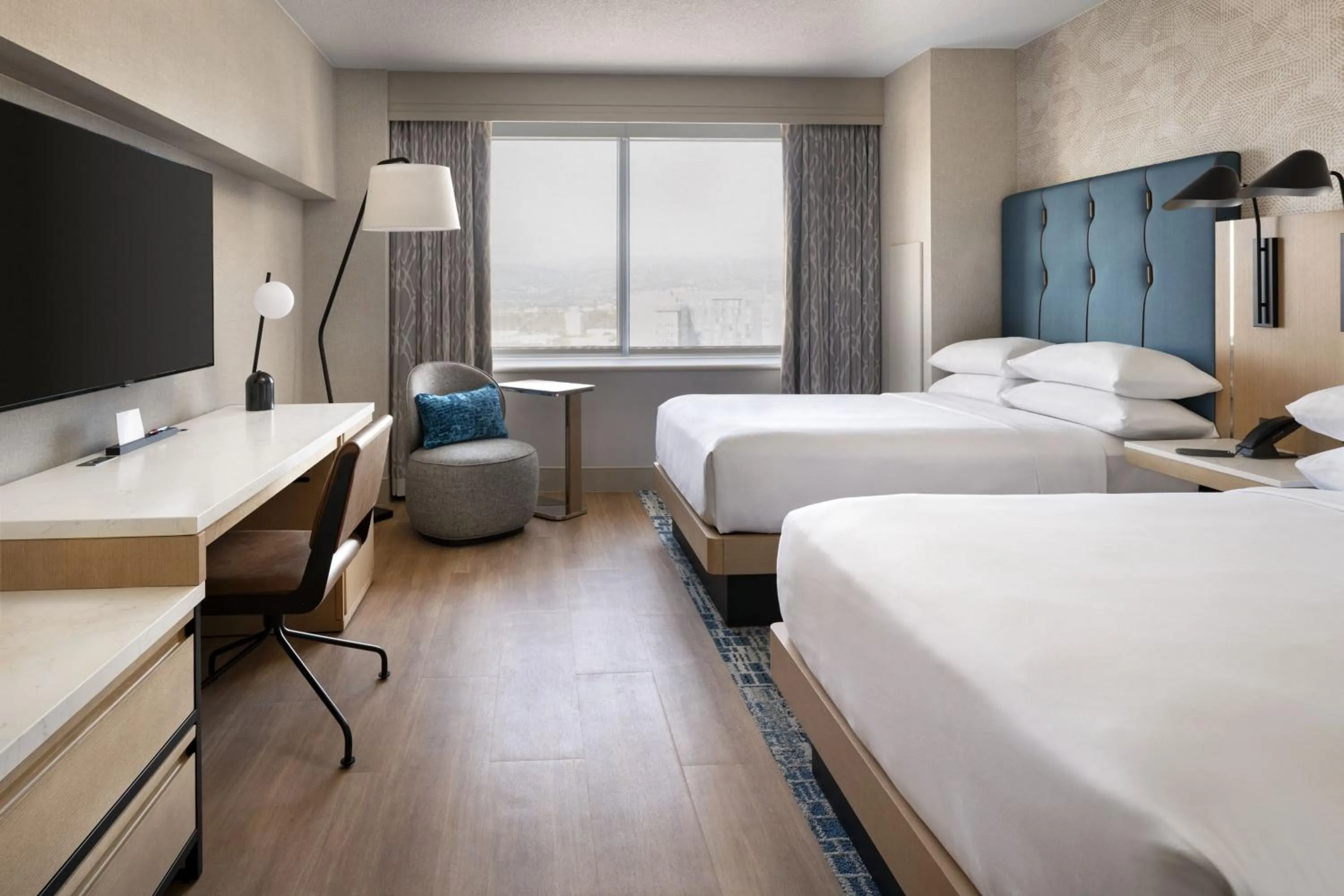 Photo of the whole room, Bed in San Jose Marriott