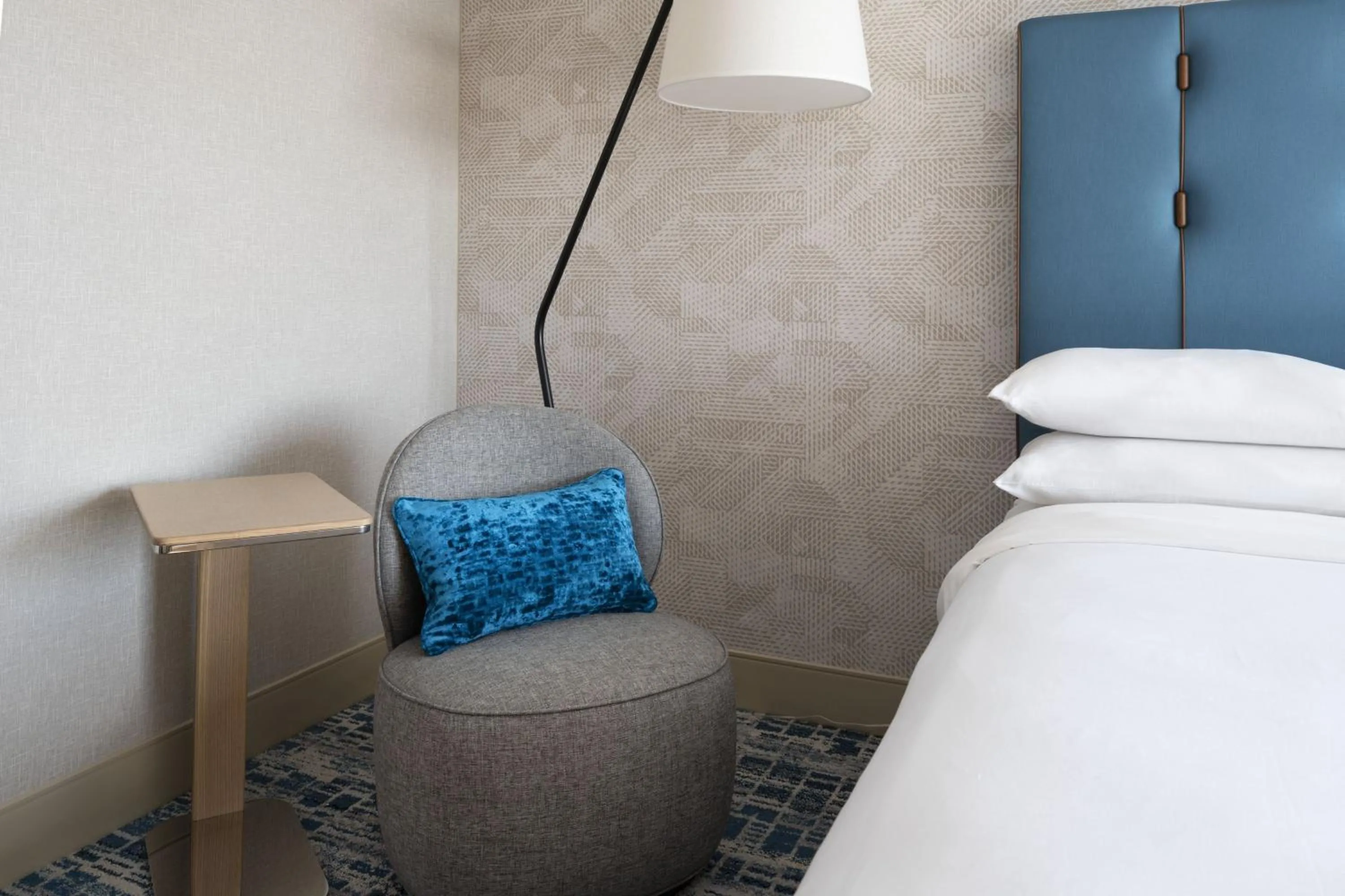 Photo of the whole room, Bed in San Jose Marriott