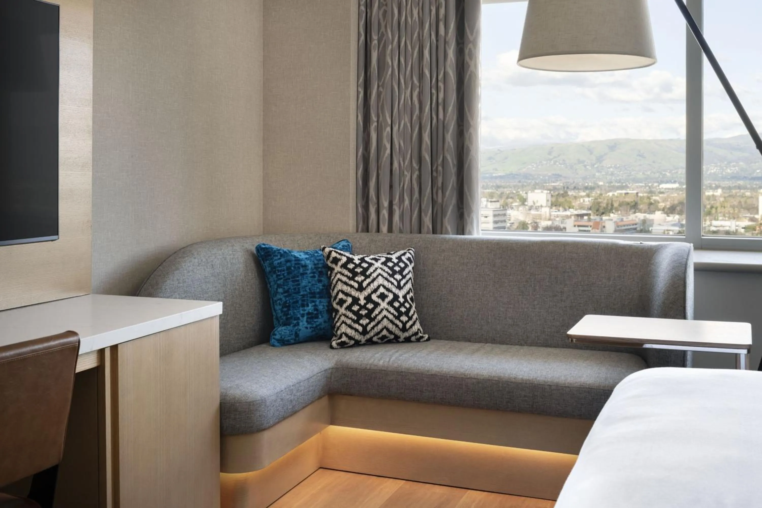 Photo of the whole room, Bed in San Jose Marriott