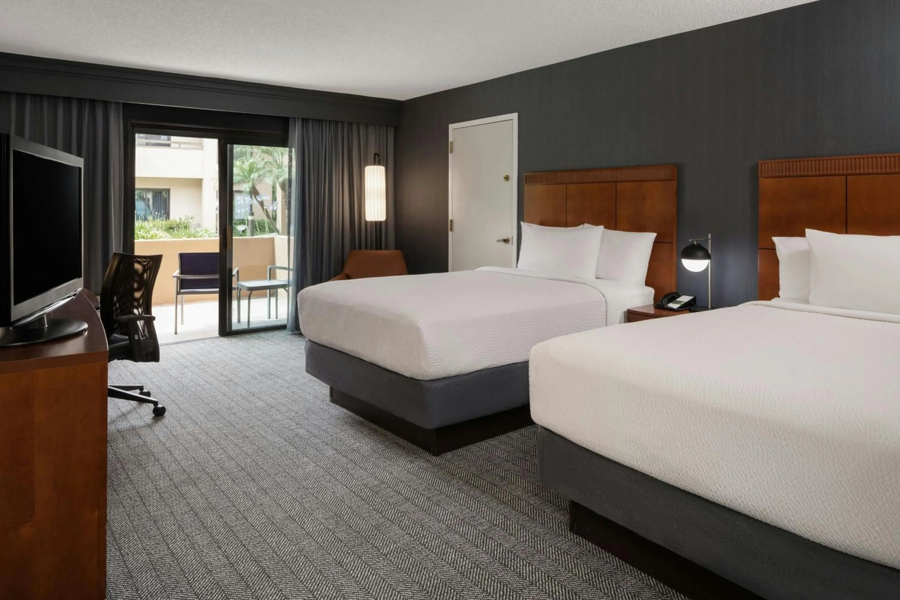 Photo of the whole room, Bed in Courtyard Anaheim Buena Park