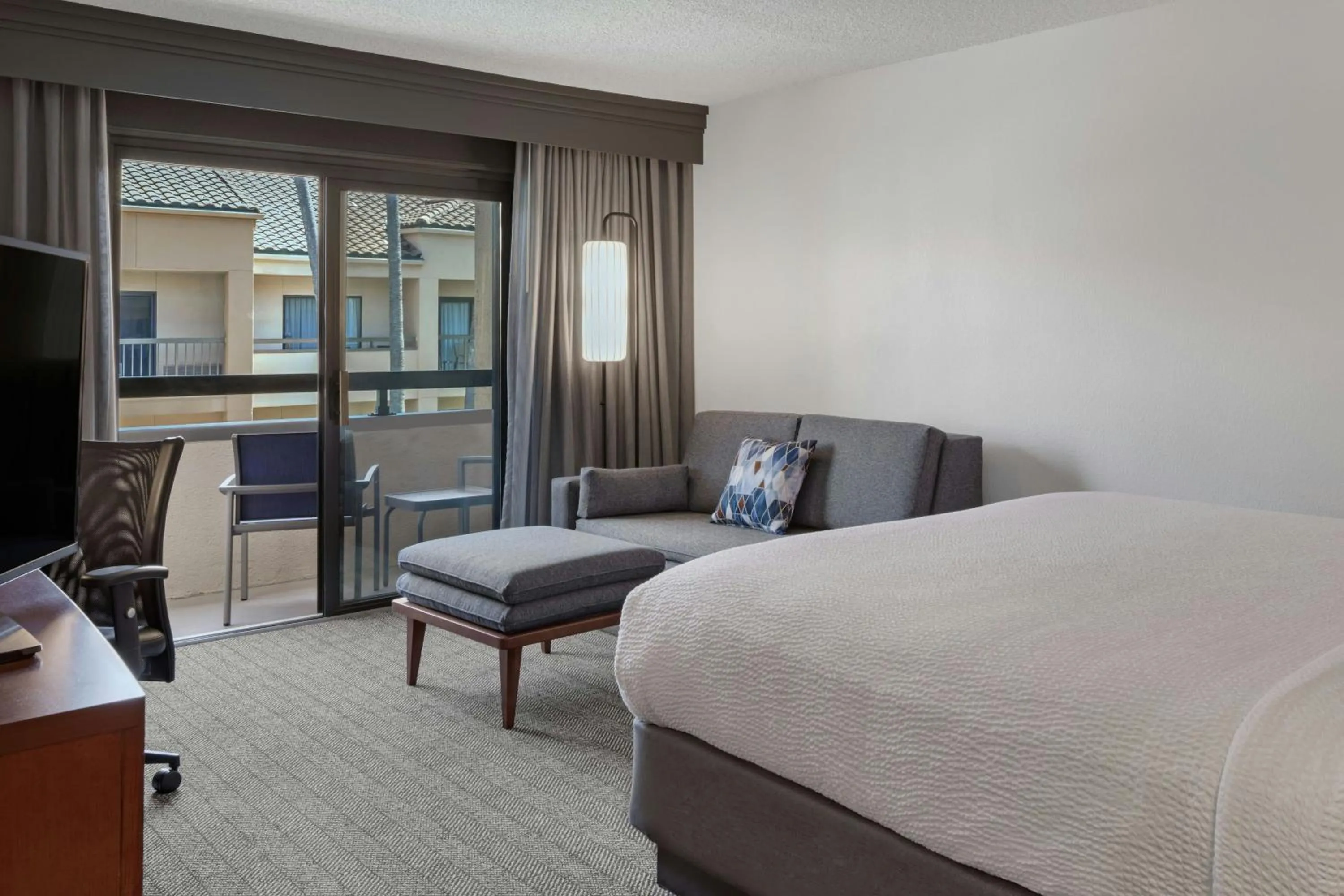 Photo of the whole room, Bed in Courtyard Anaheim Buena Park