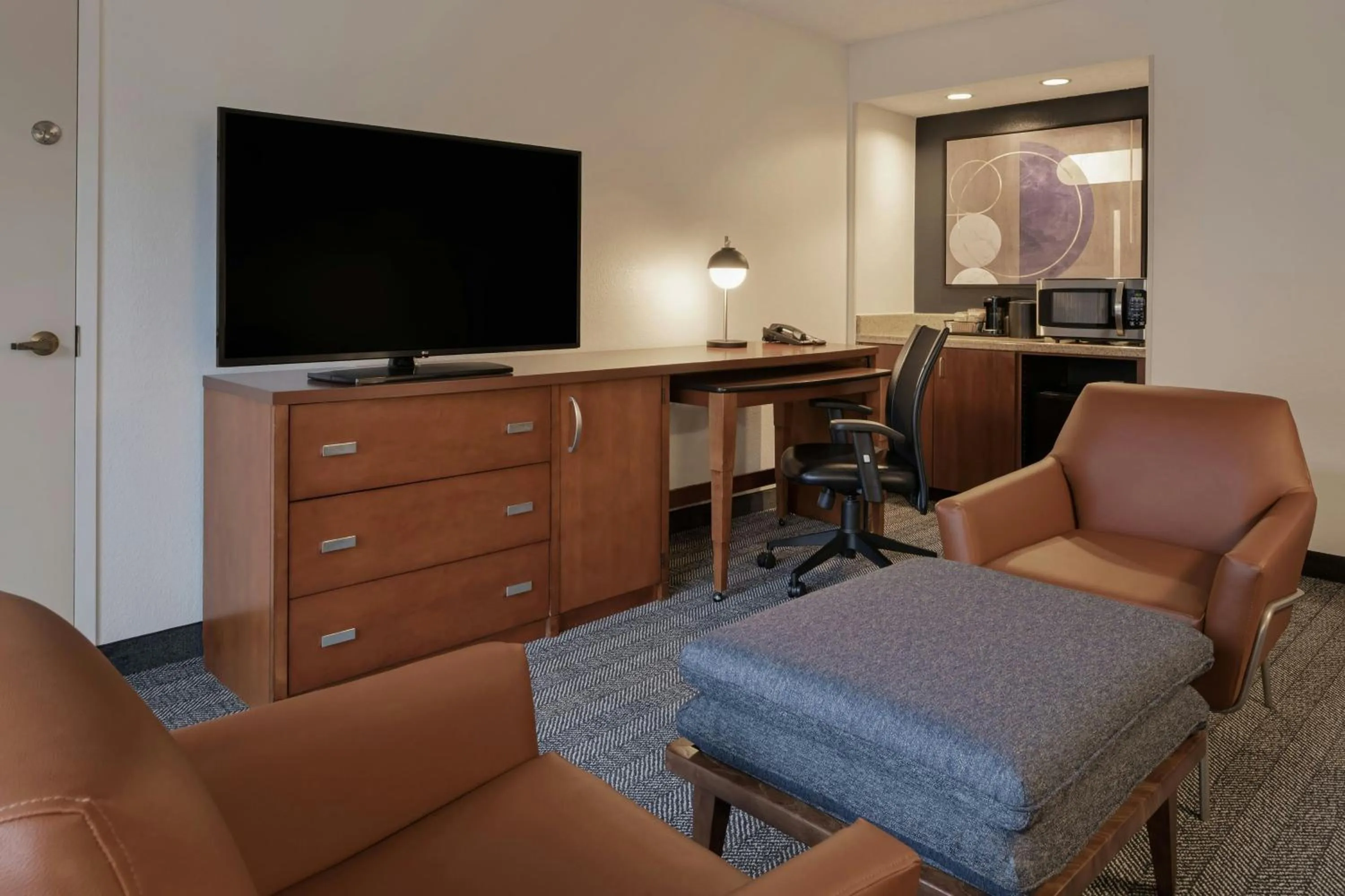 Living room in Courtyard Anaheim Buena Park