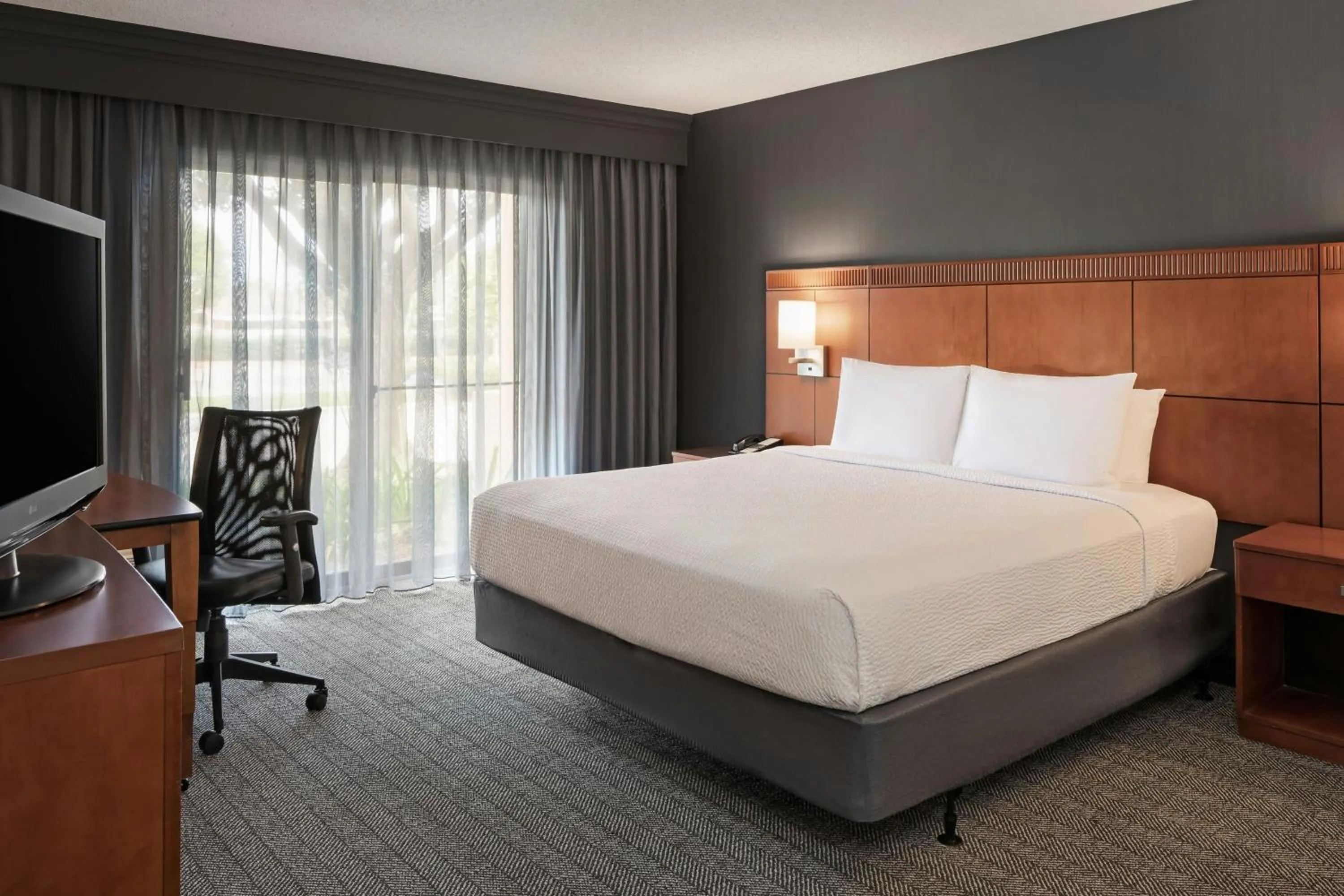 Photo of the whole room, Bed in Courtyard Anaheim Buena Park