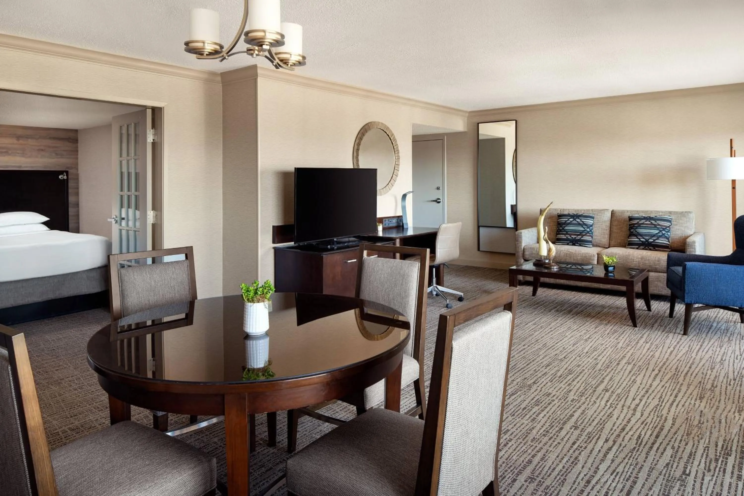 Bedroom, Bed in Salt Lake Marriott Downtown at City Creek