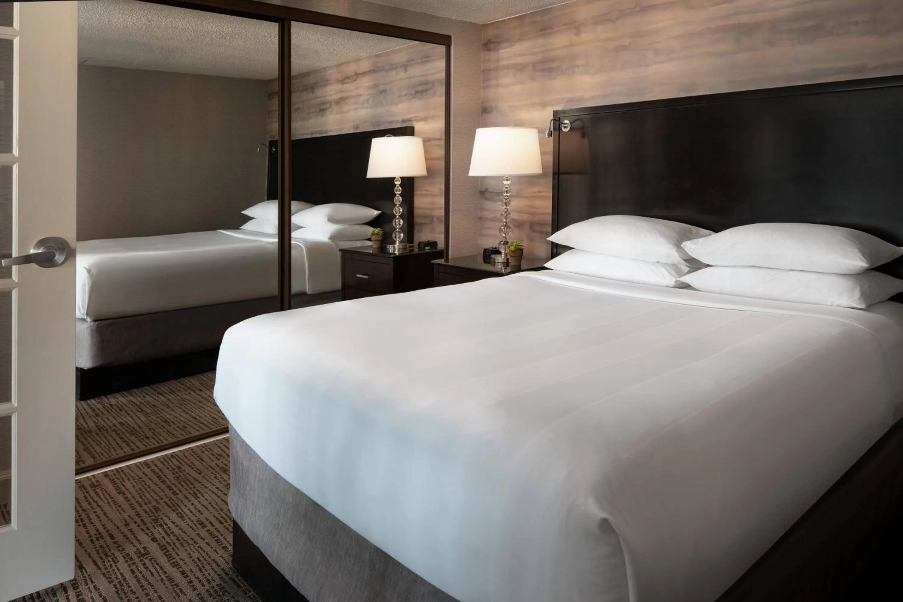 Bedroom, Bed in Salt Lake Marriott Downtown at City Creek