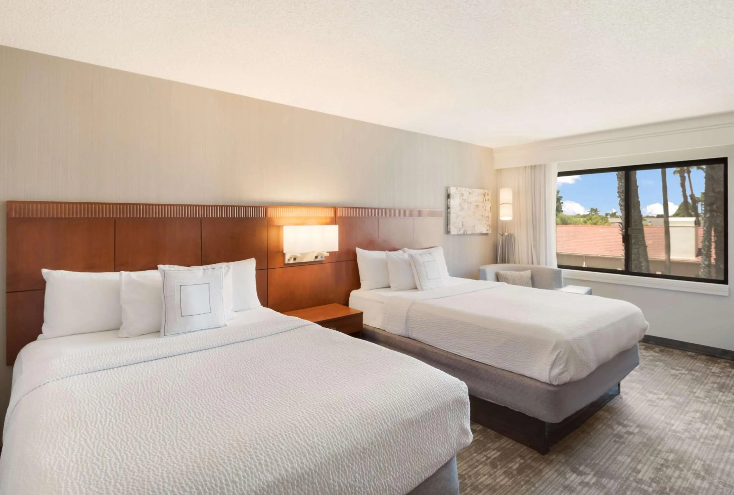 Bedroom, Bed in Sonesta Select Huntington Beach Fountain Valley