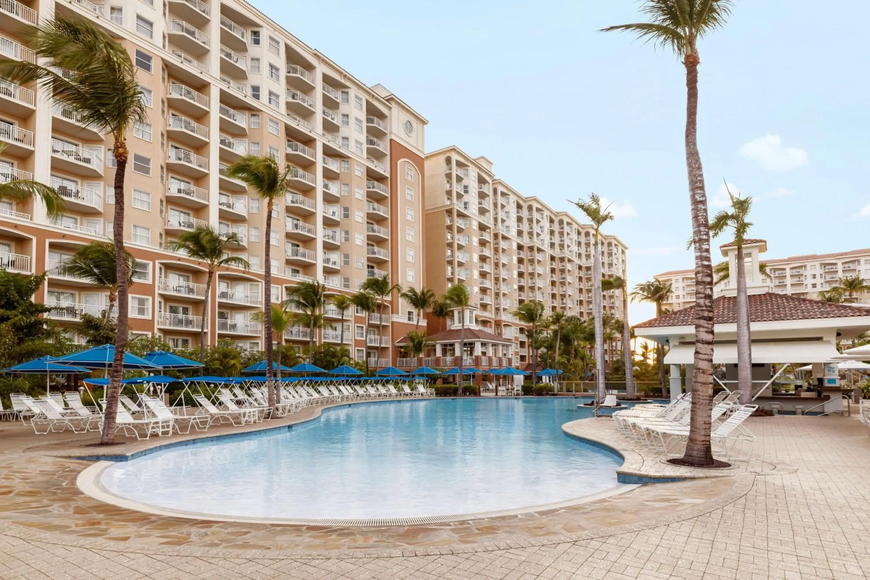 Swimming pool in Marriott's Aruba Surf Club