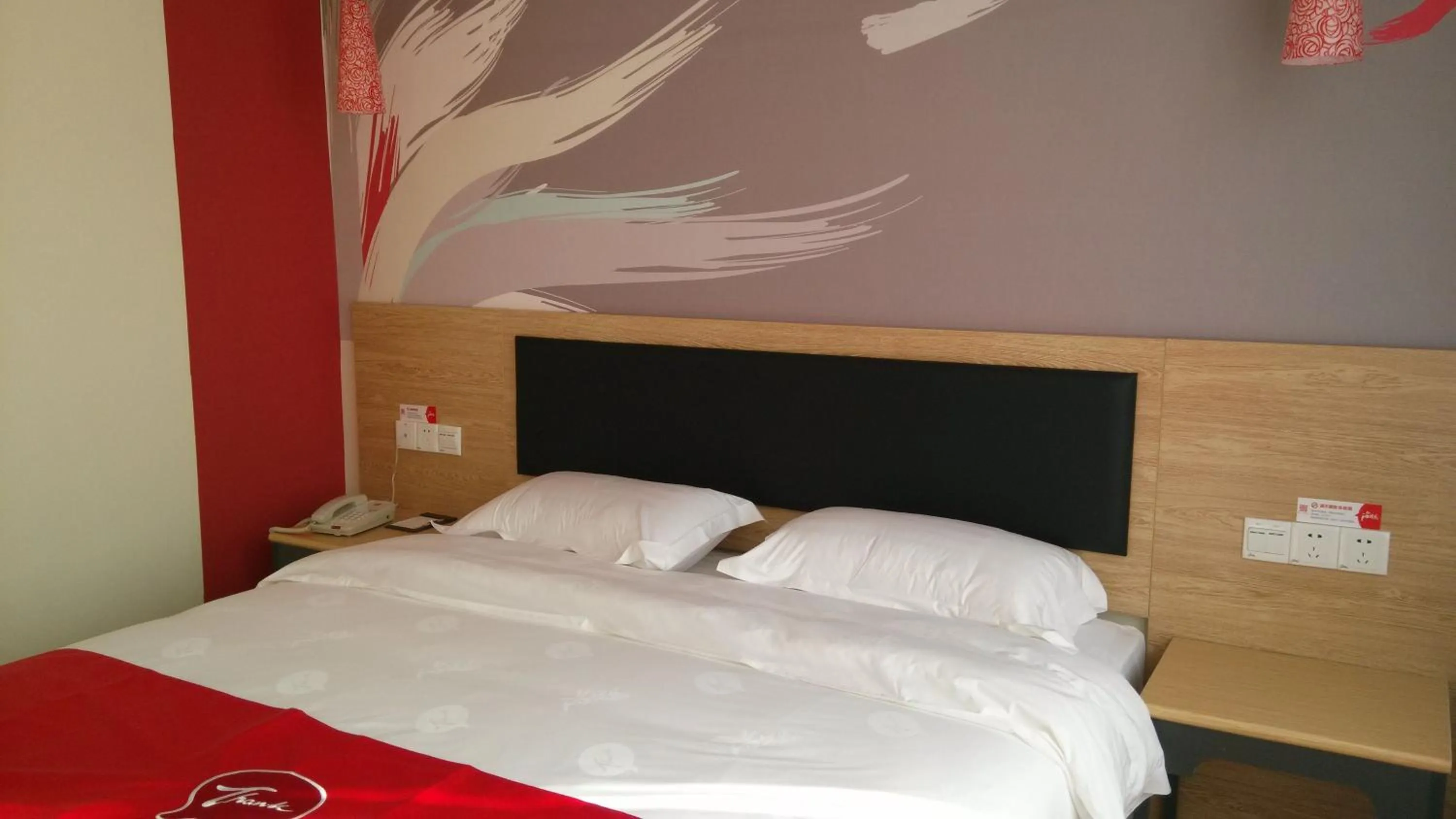 Bed in Thank Inn Chain Hotel Jiangxi Fuzhou Linchuan District Laowuhuang Palace Bus Station
